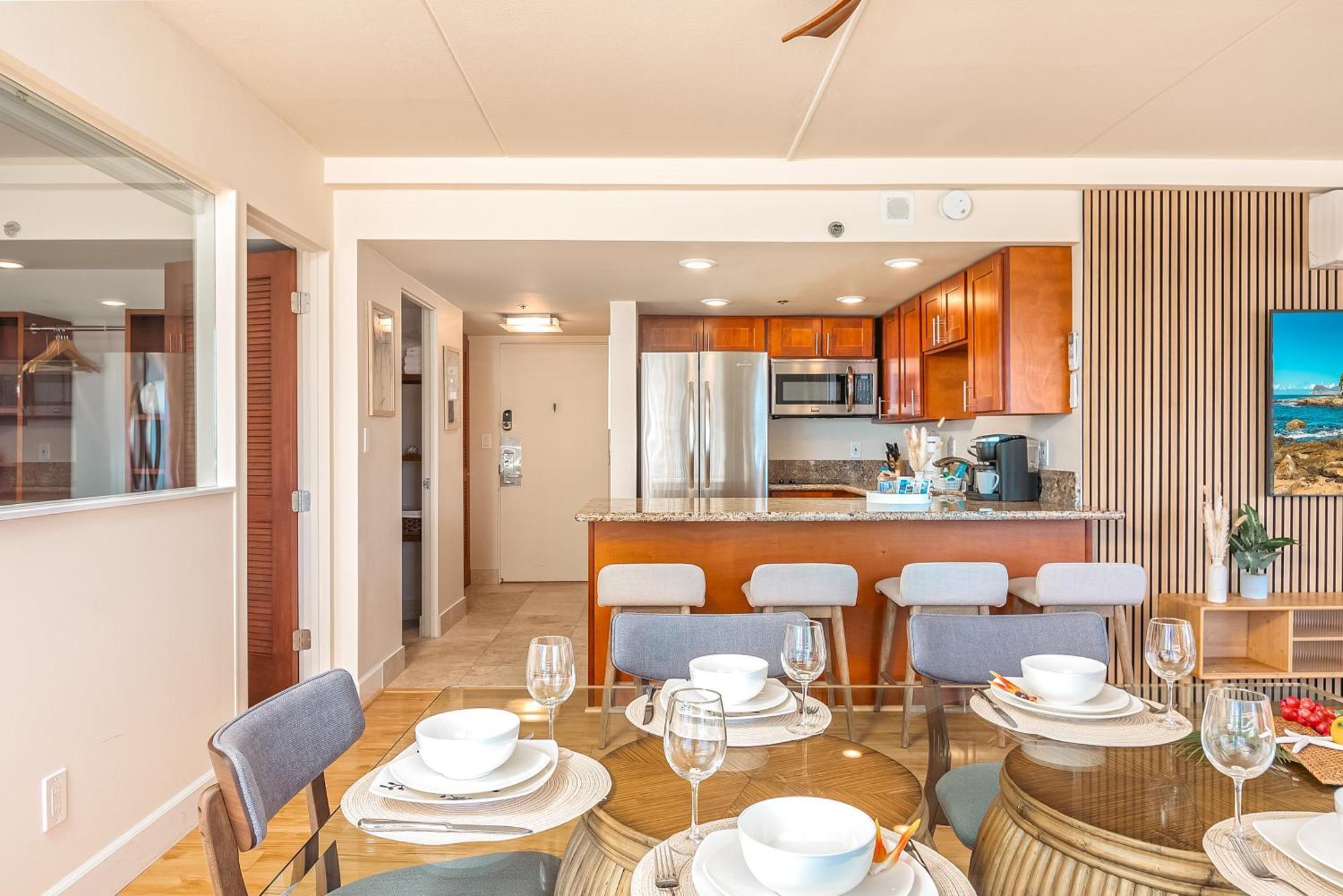 Apartment Upscale 2br & 2ba Ocean View In Waikiki With Parking! Honolulu
