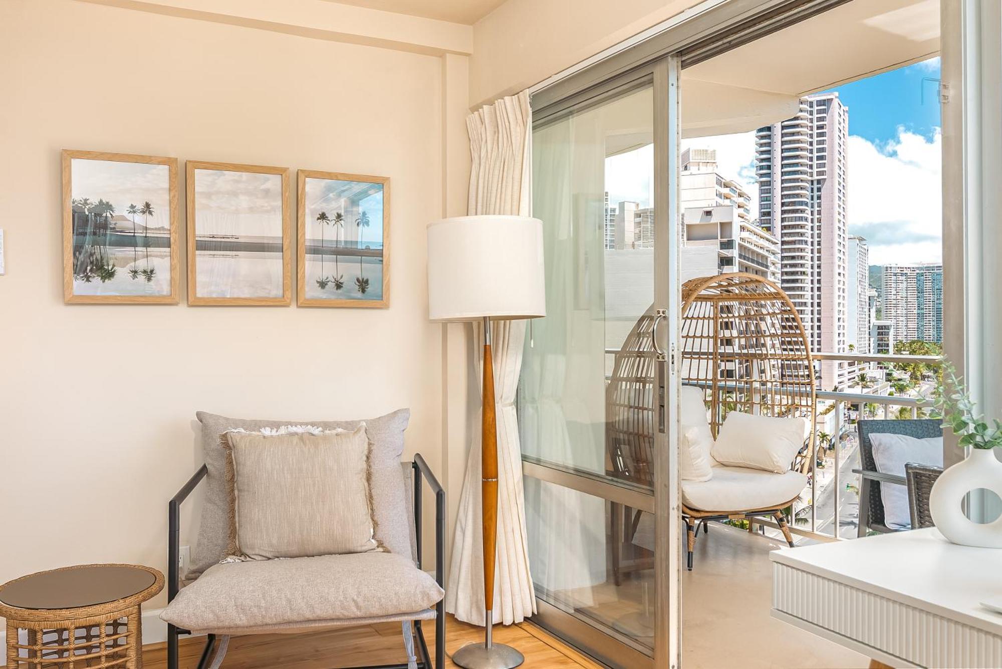 Apartment Upscale 2br & 2ba Ocean View In Waikiki With Parking!