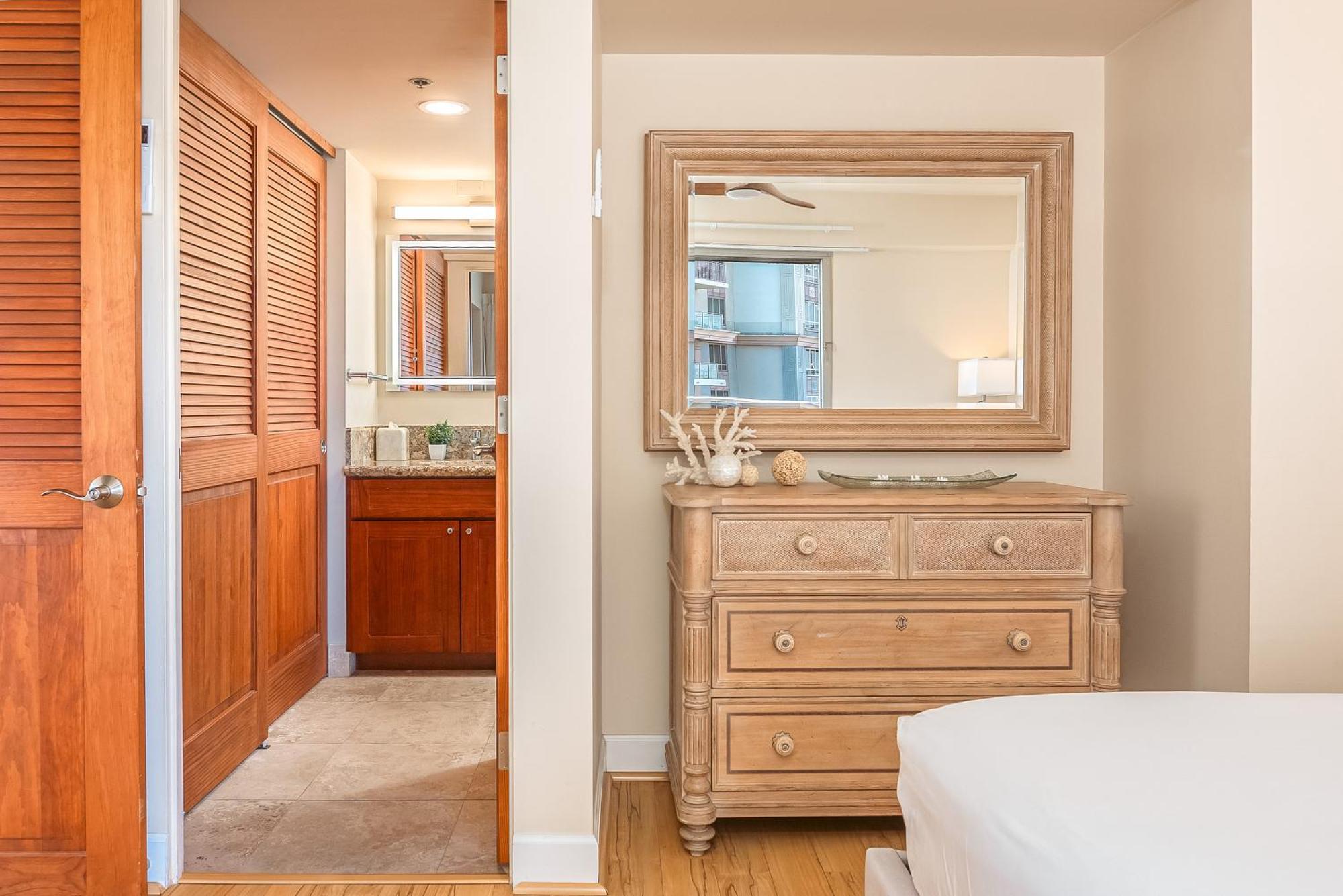 Upscale 2br & 2ba Ocean View In Waikiki With Parking! Apartment Honolulu