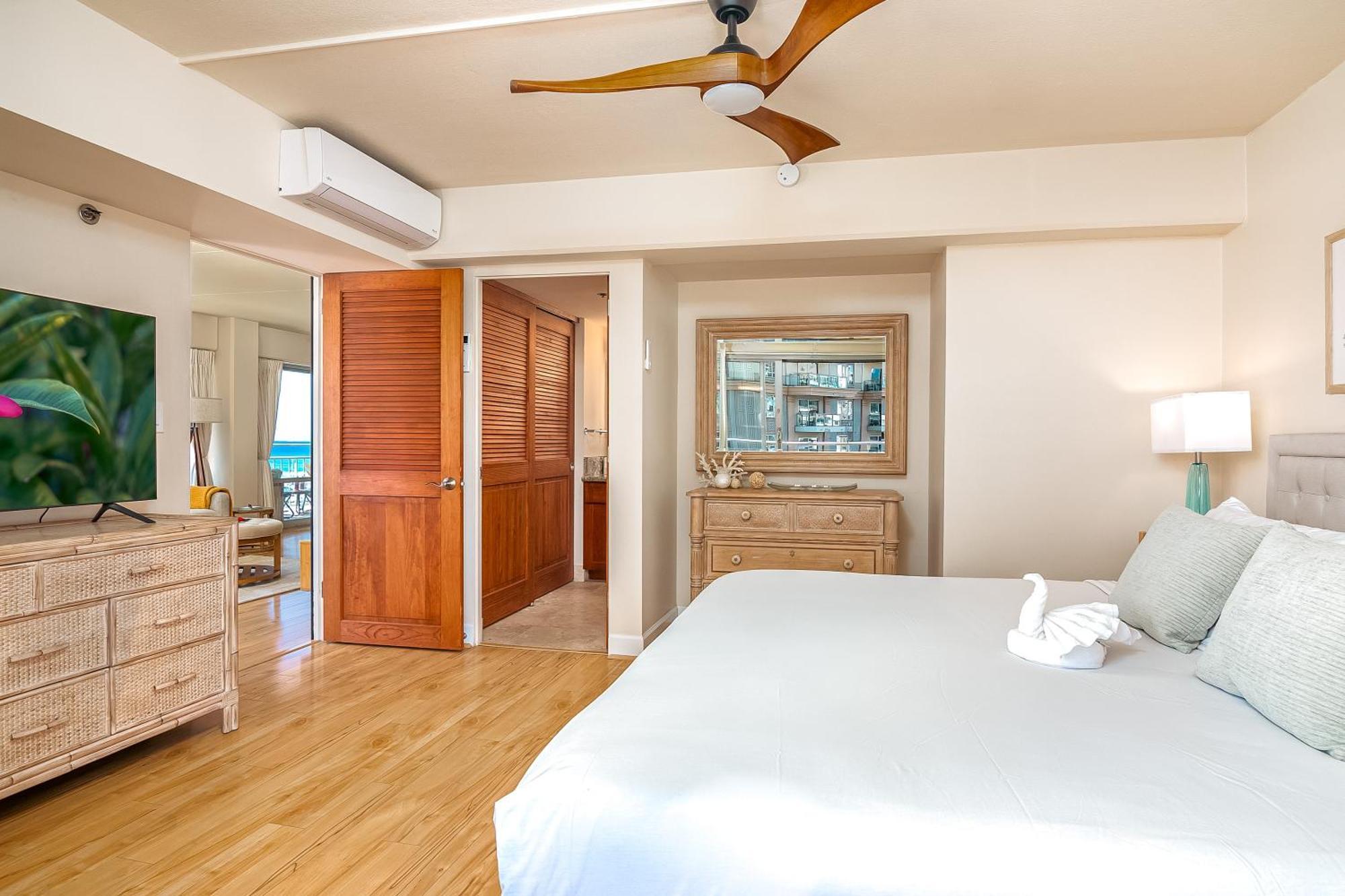 Apartment Upscale 2br & 2ba Ocean View In Waikiki With Parking! *