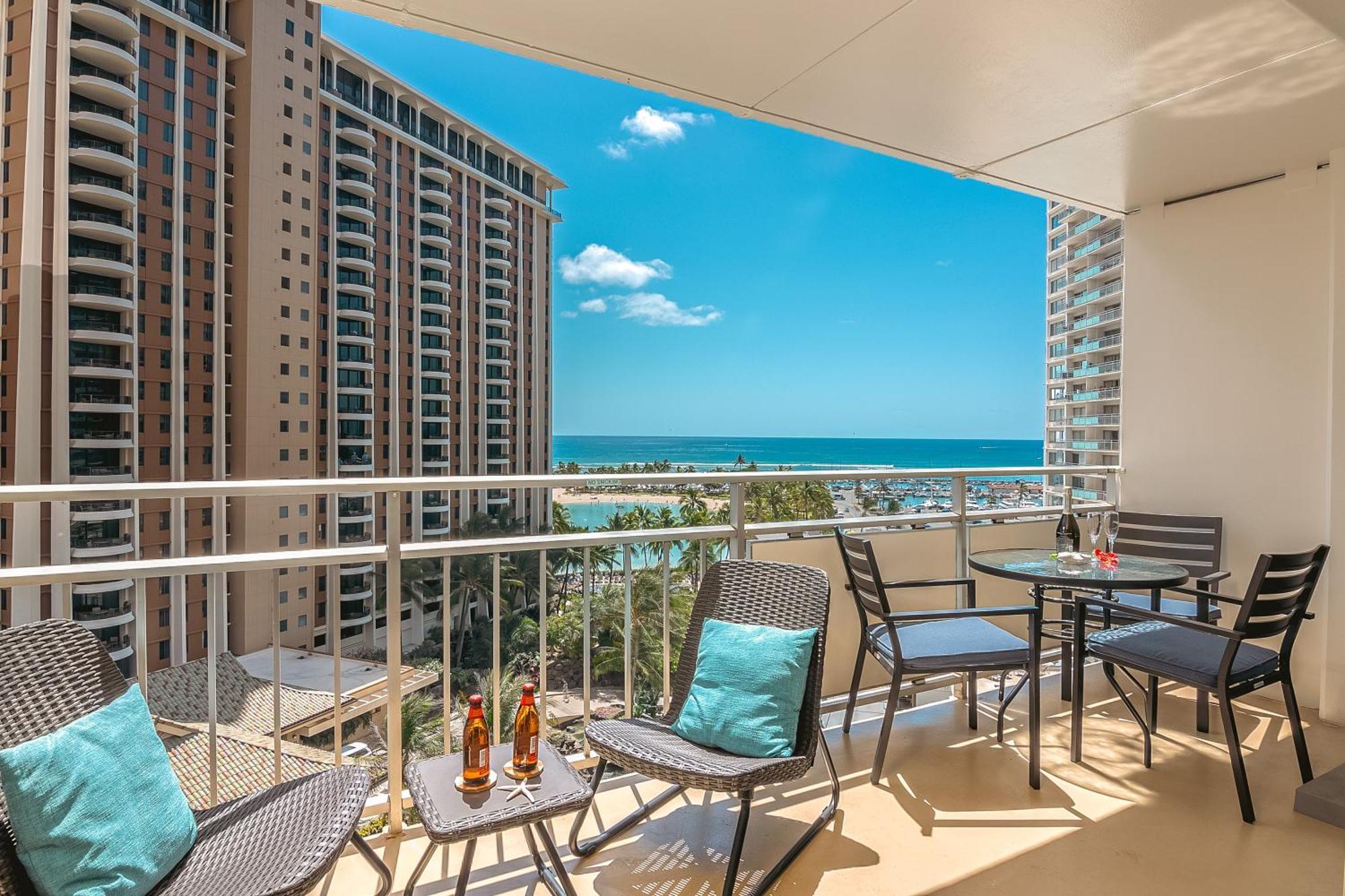 Upscale 2br & 2ba Ocean View In Waikiki With Parking! Apartment Honolulu