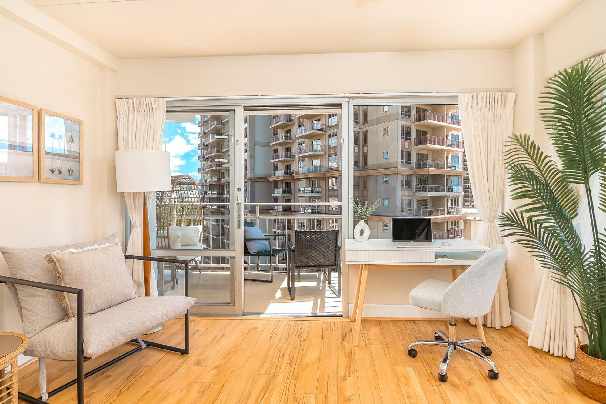 Upscale 2br & 2ba Ocean View In Waikiki With Parking! *