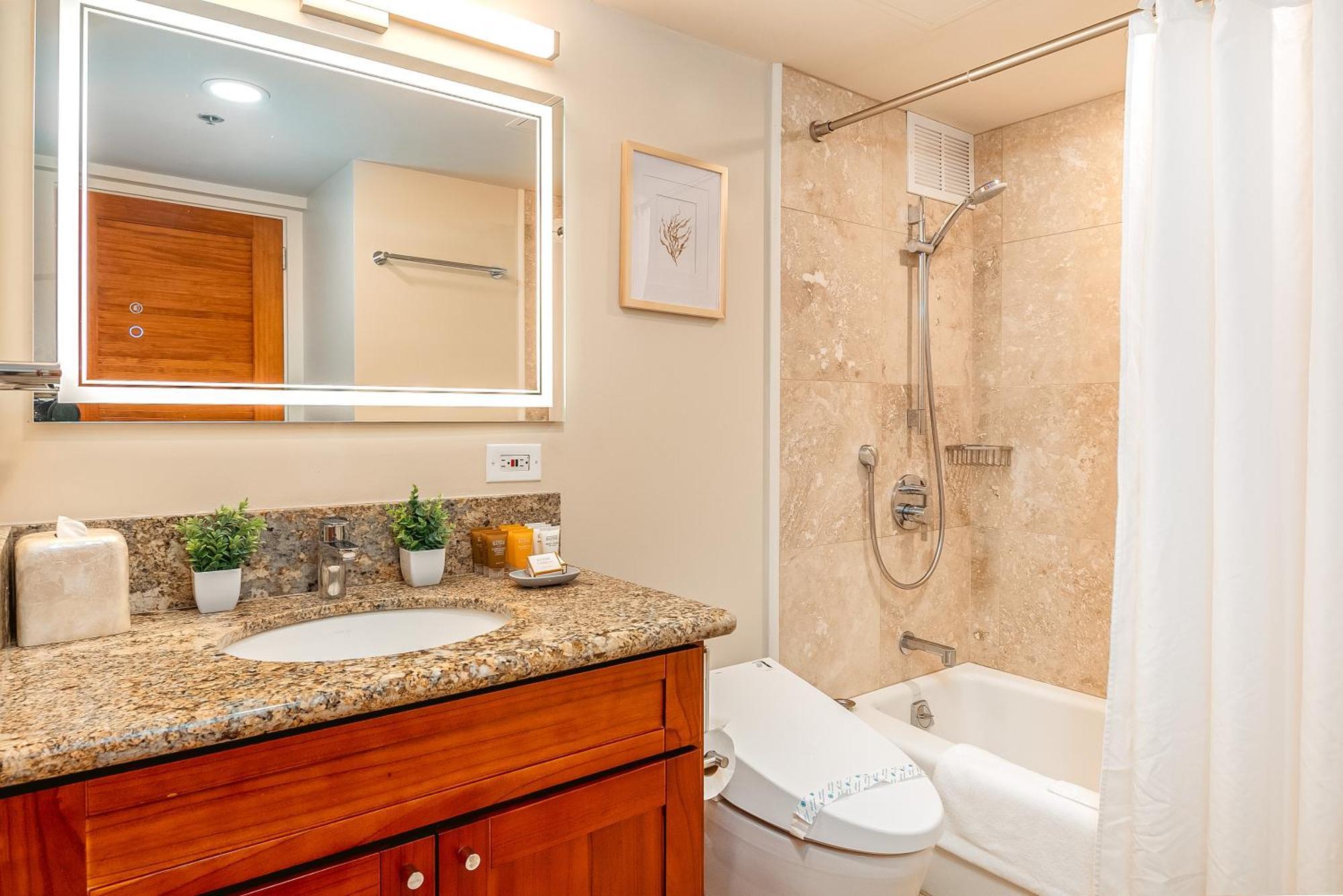 Upscale 2br & 2ba Ocean View In Waikiki With Parking! Honolulu