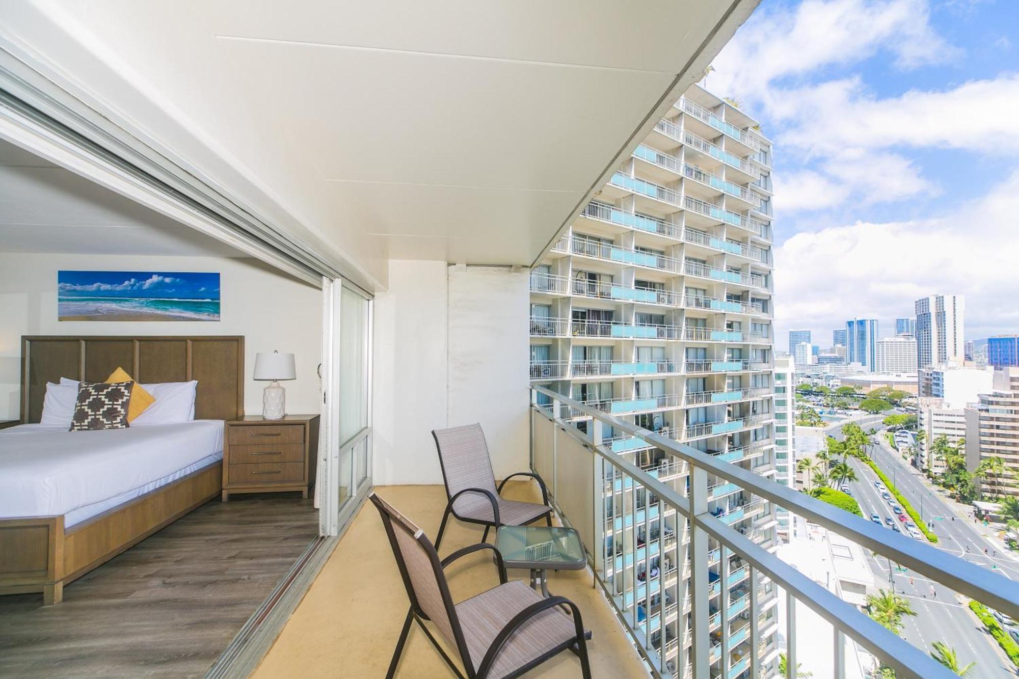 Apartment Ilikai Tower 1717 View 1br