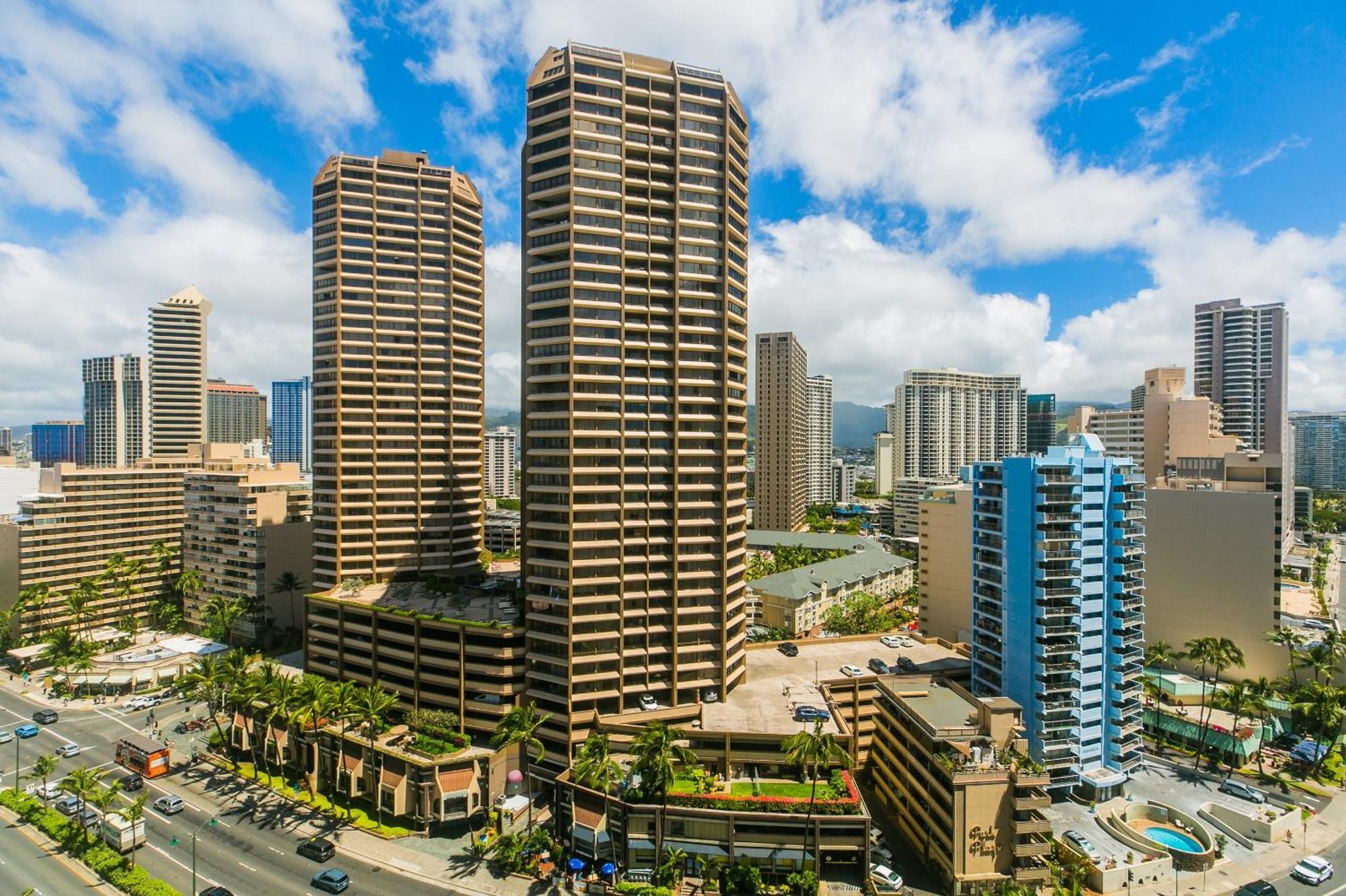 Ilikai Tower 1717 View 1br *