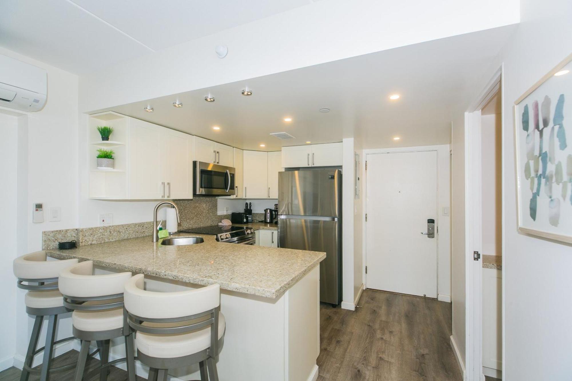 Ilikai Tower 1717 View 1br
