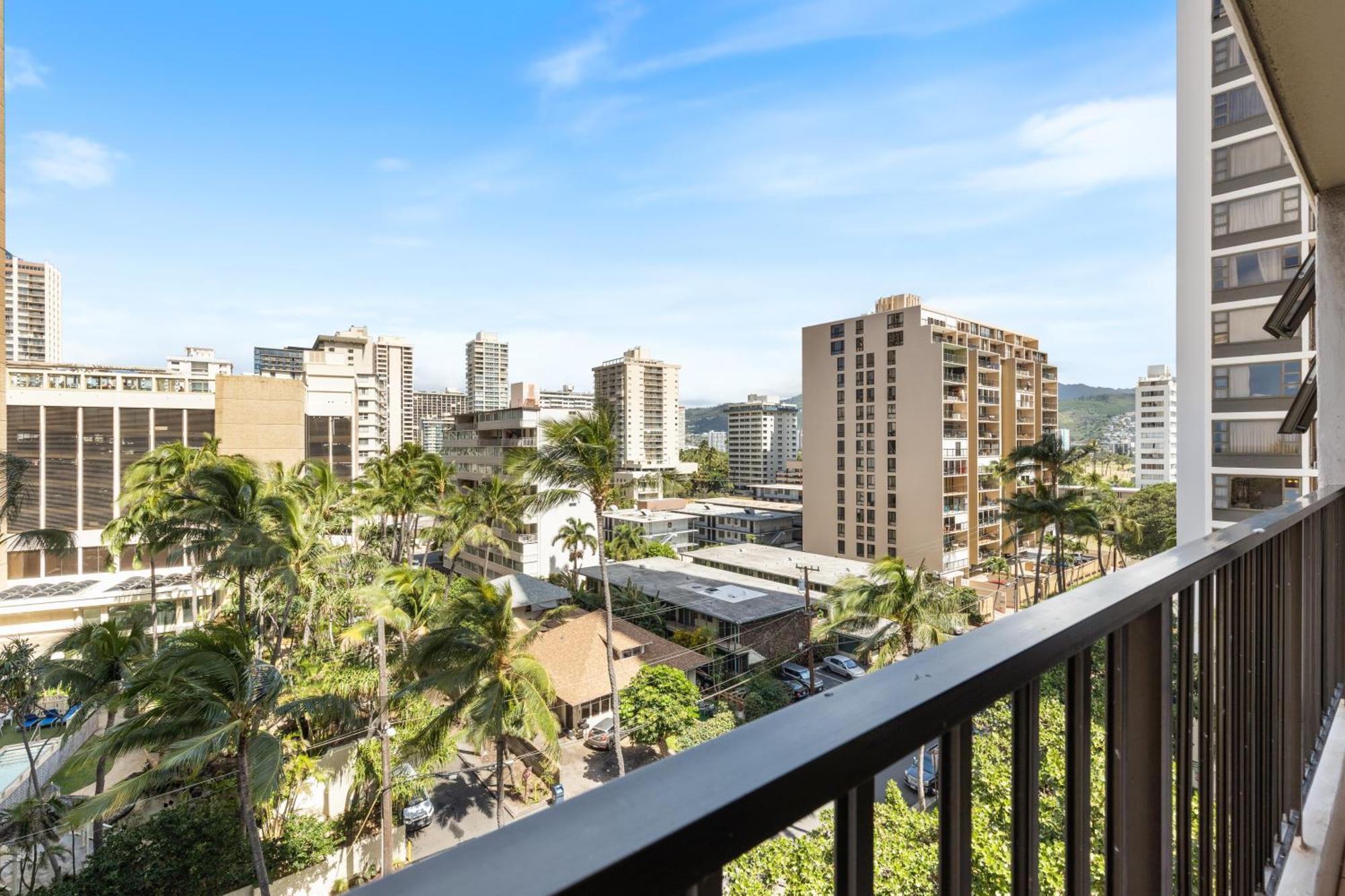 Light & Airy 8th Floor Ocean View With Lanai * Honolulu