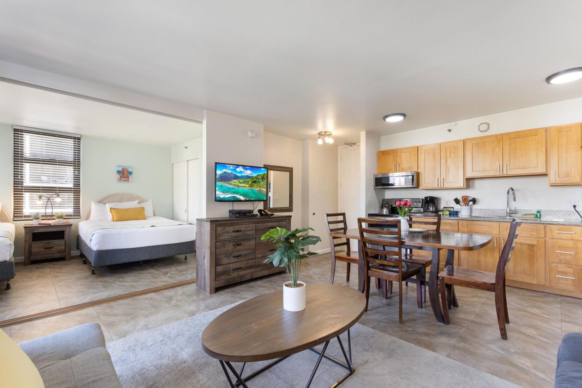 Light & Airy 8th Floor Ocean View With Lanai Apartment Honolulu