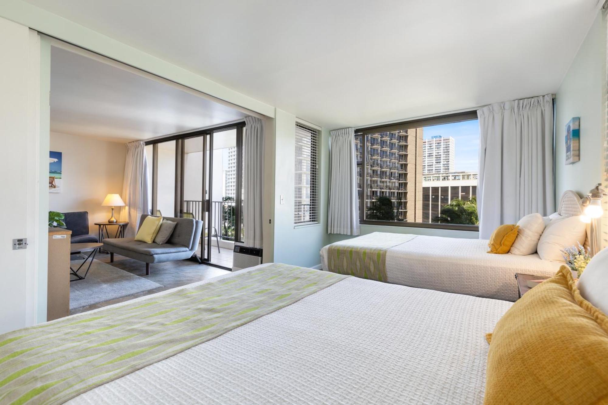 Light & Airy 8th Floor Ocean View With Lanai * Honolulu