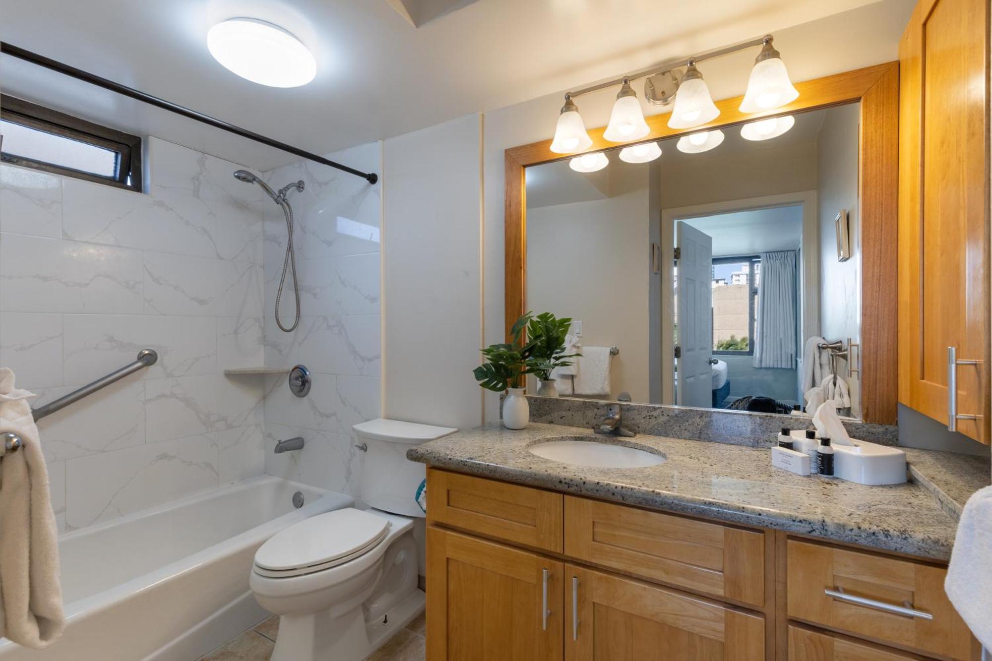 Light & Airy 8th Floor Ocean View With Lanai