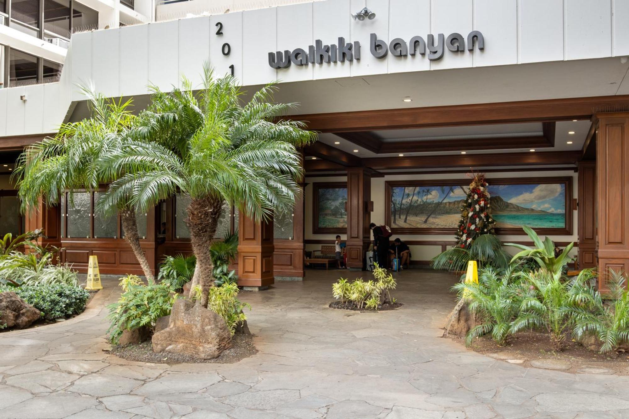Light & Airy 8th Floor Ocean View With Lanai Apartment *