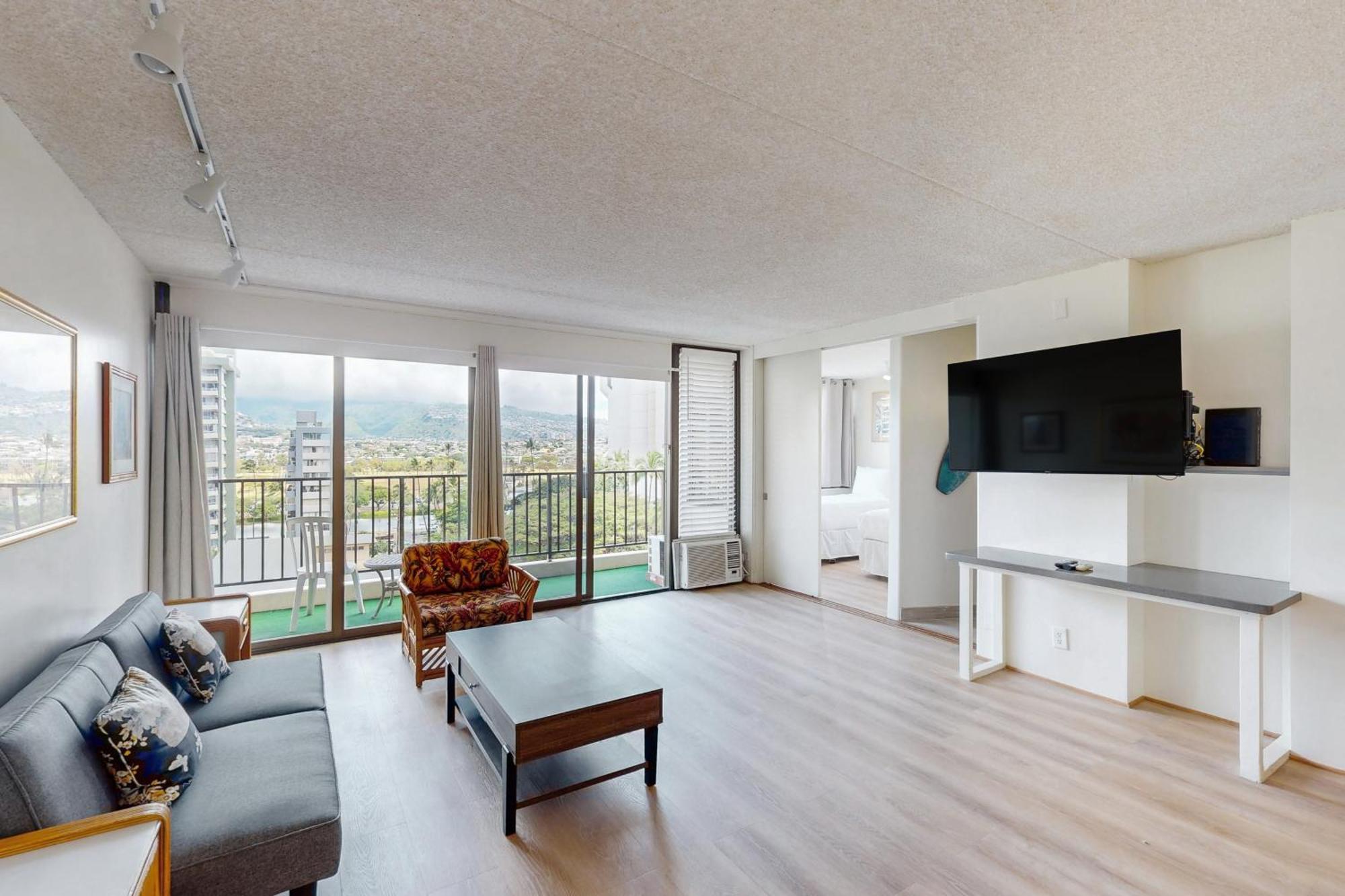 Waikiki Banyan 913 Apartment *
