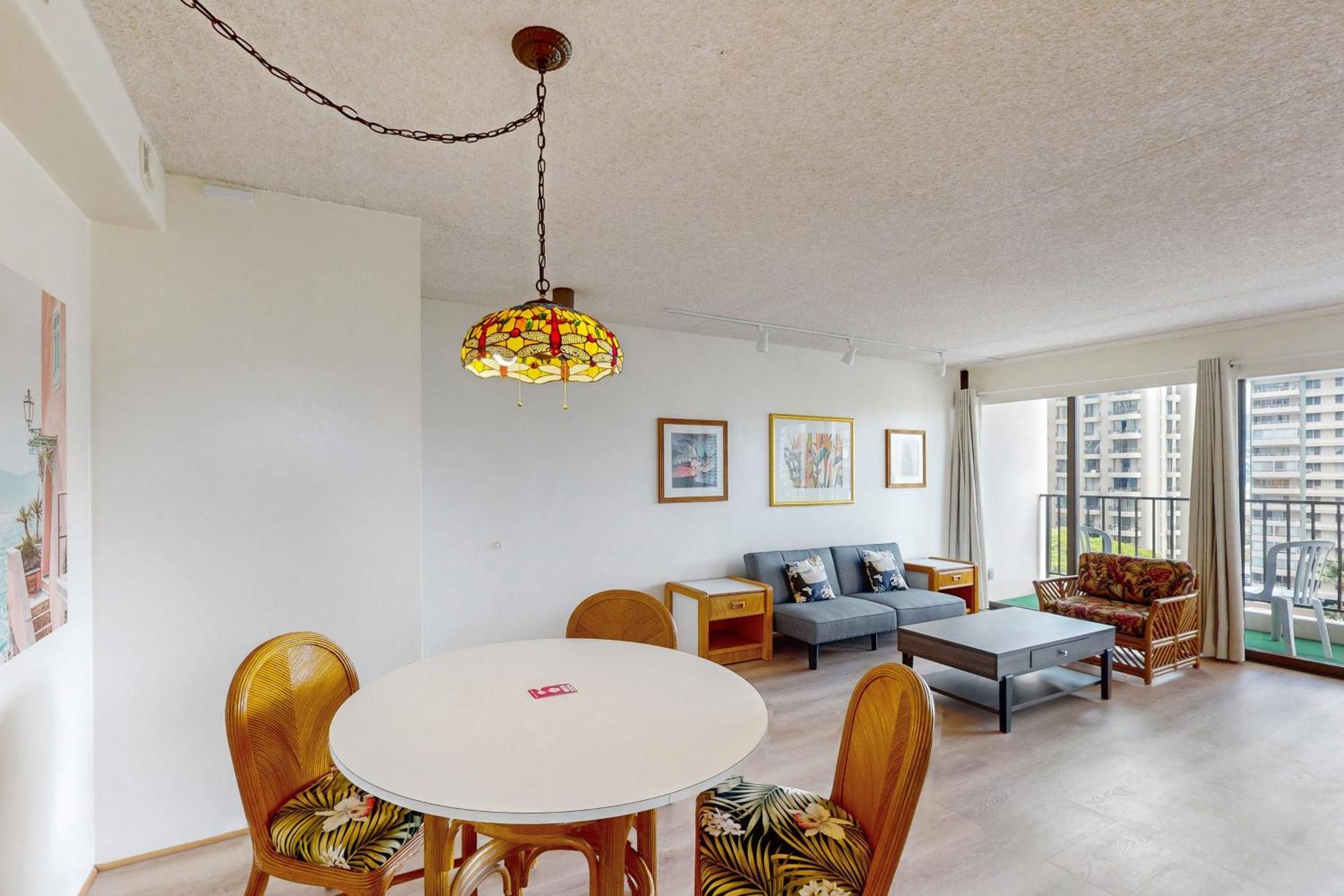 Waikiki Banyan 913 Apartment *