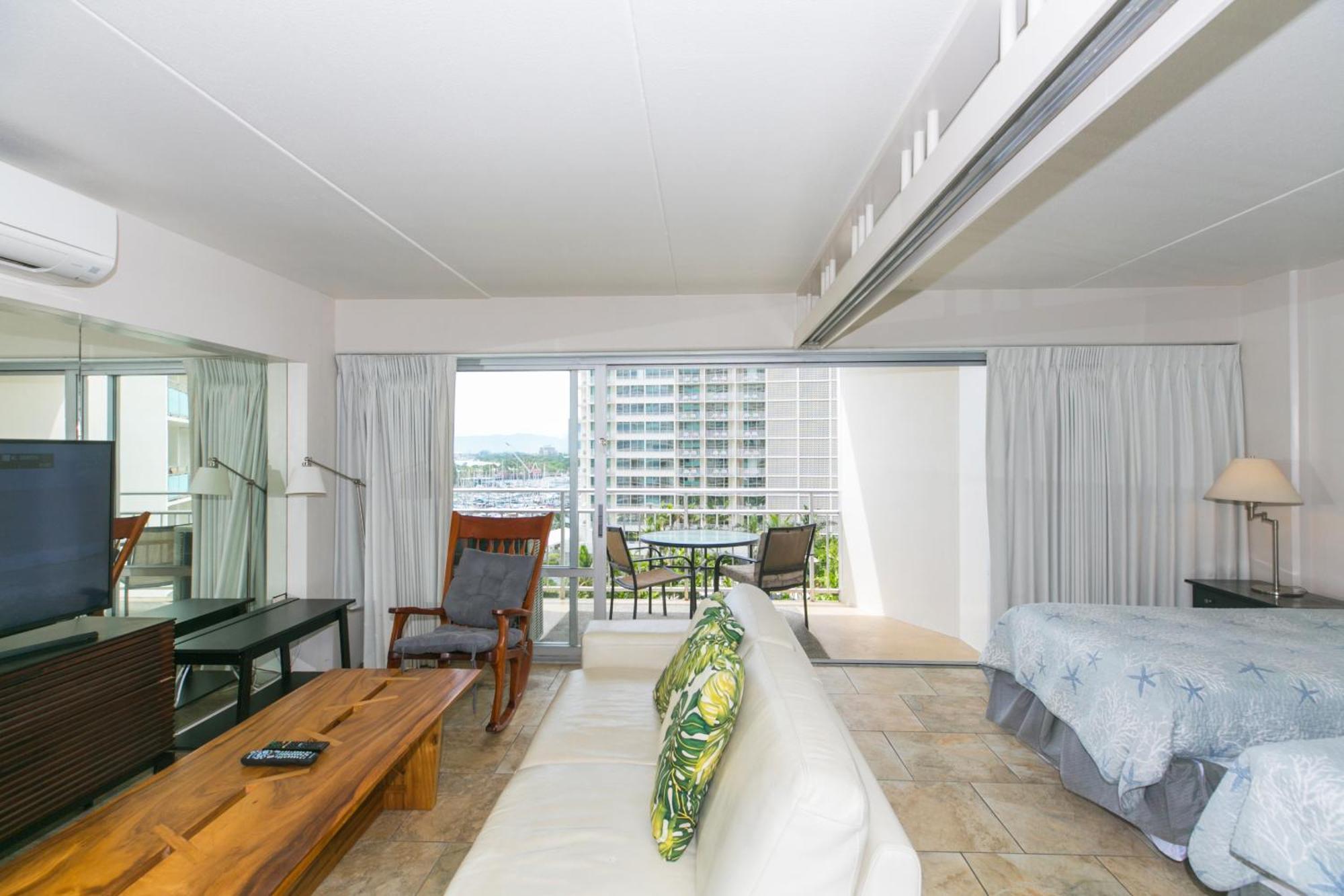 Apartment Ilikai Tower One Bedroom Harbor View