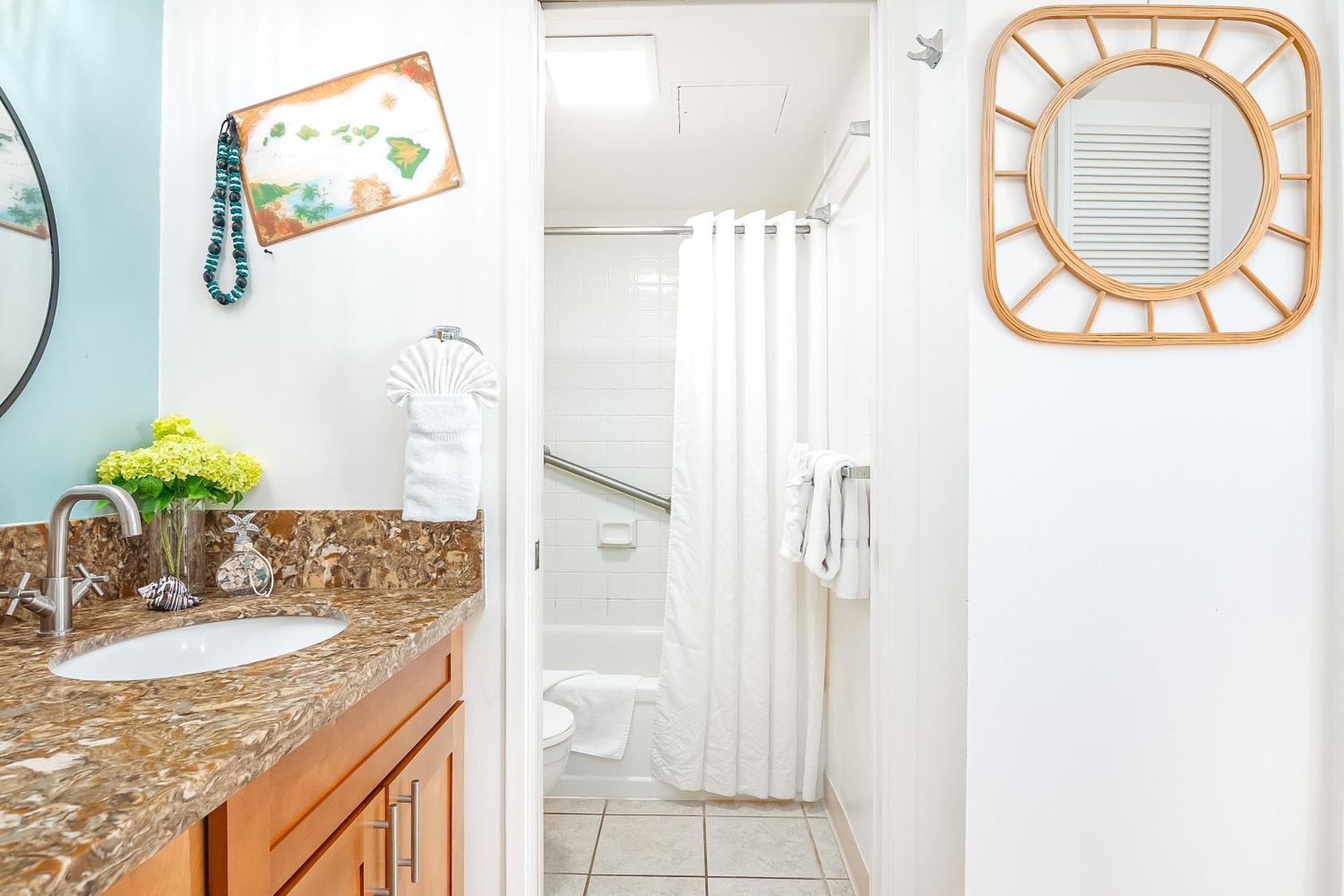 Charming 1br: Waikiki Banyan, Ocean View + Parking Apartment Honolulu