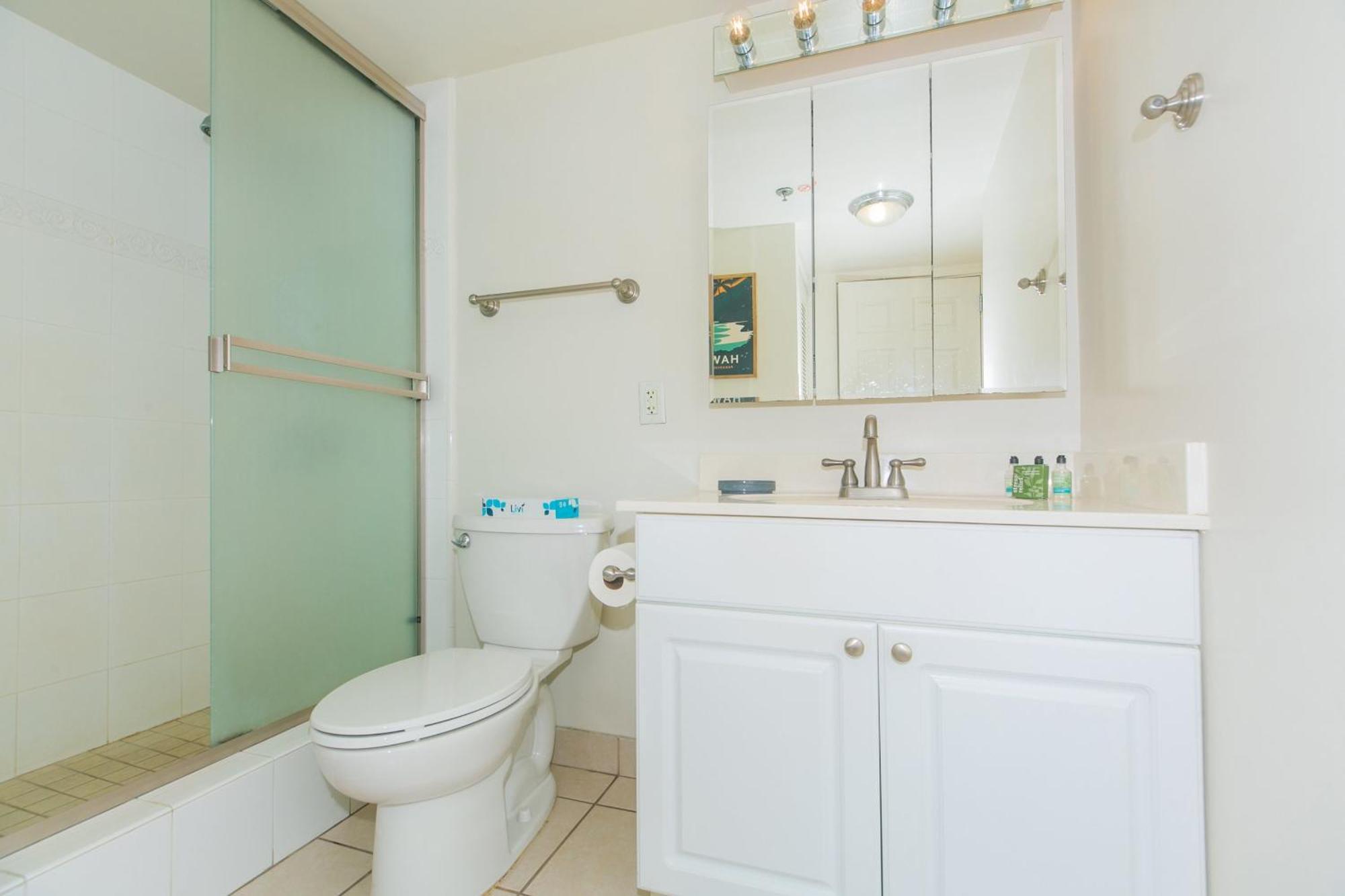 Ilikai Tower 1744 Yacht Harbor View 2br *