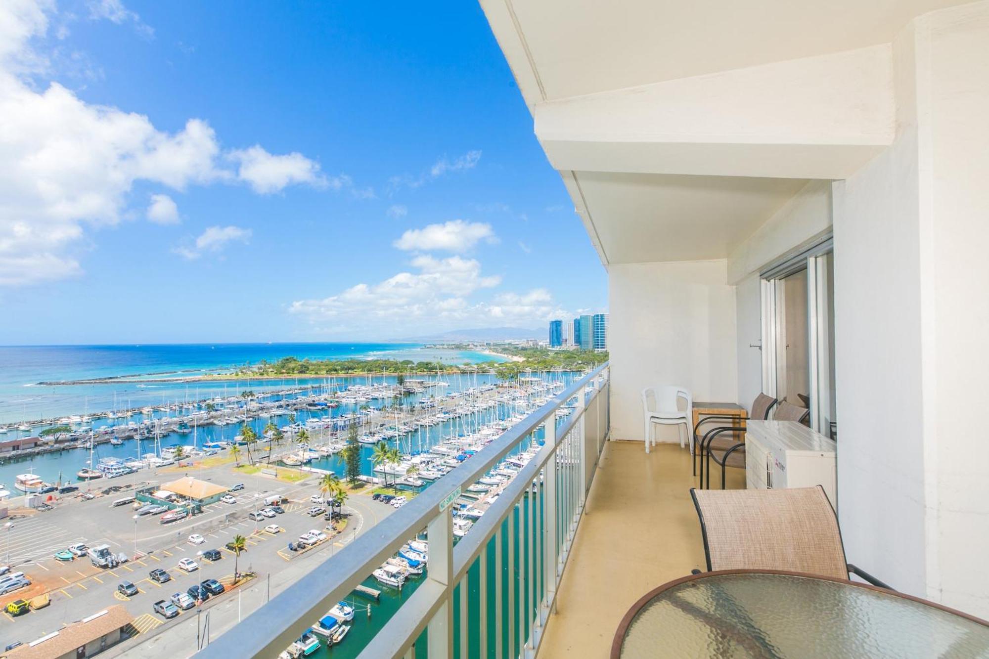 Ilikai Tower 1744 Yacht Harbor View 2br Apartment *
