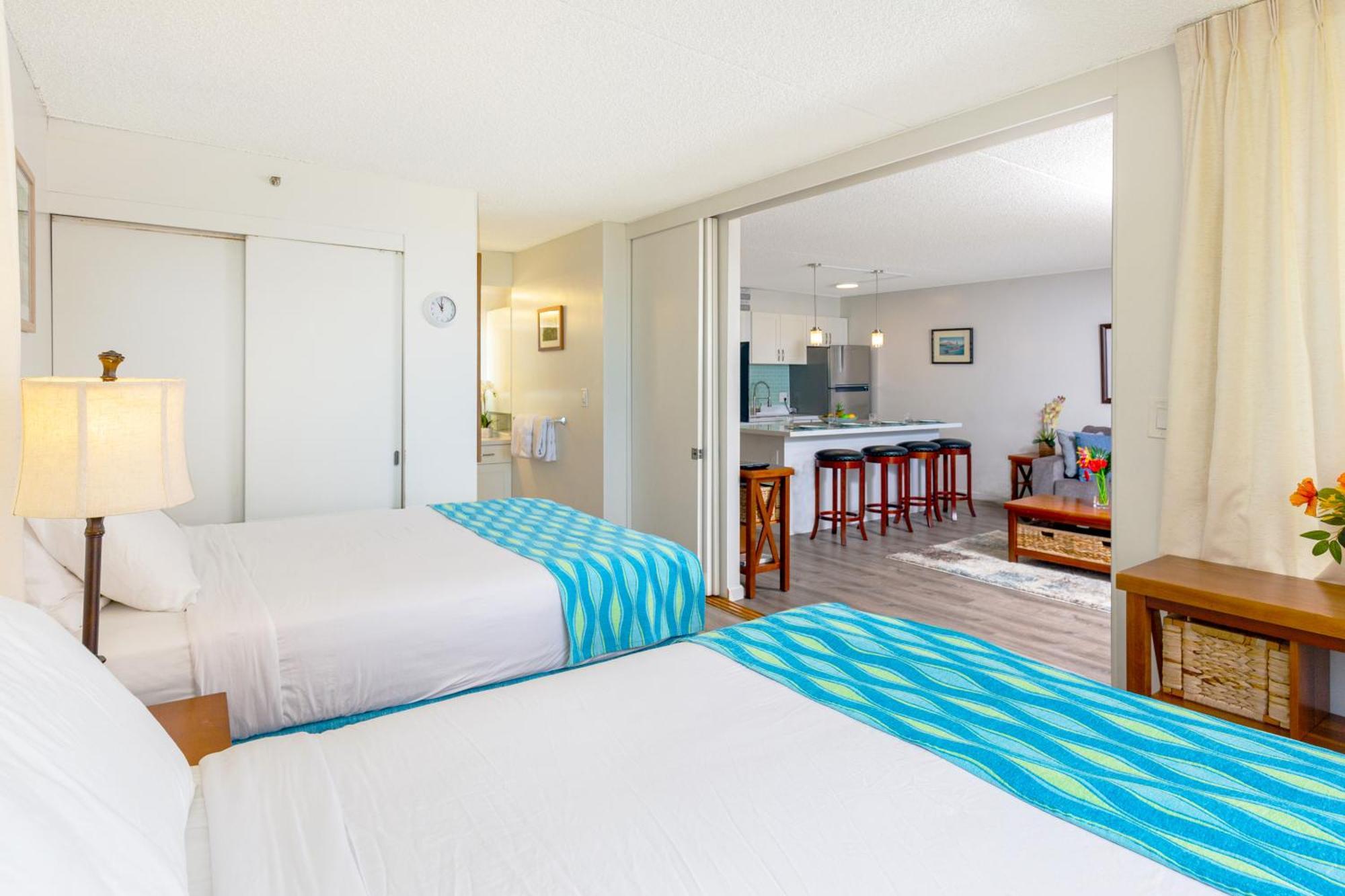 Renovated Ocean View Suite, Near Beach, Free Parking Apartment *