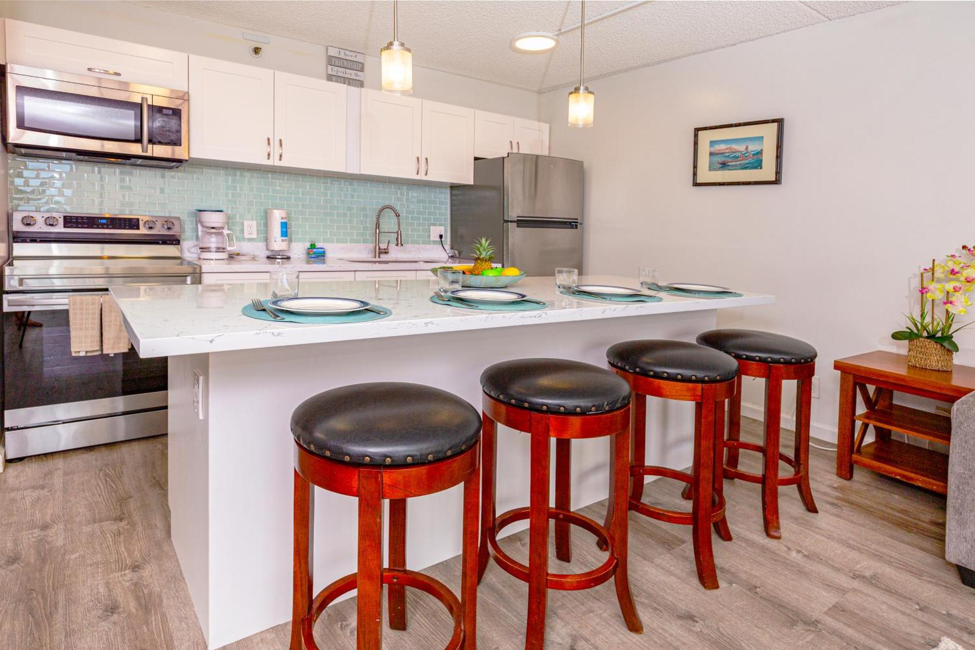 Apartment Renovated Ocean View Suite, Near Beach, Free Parking *