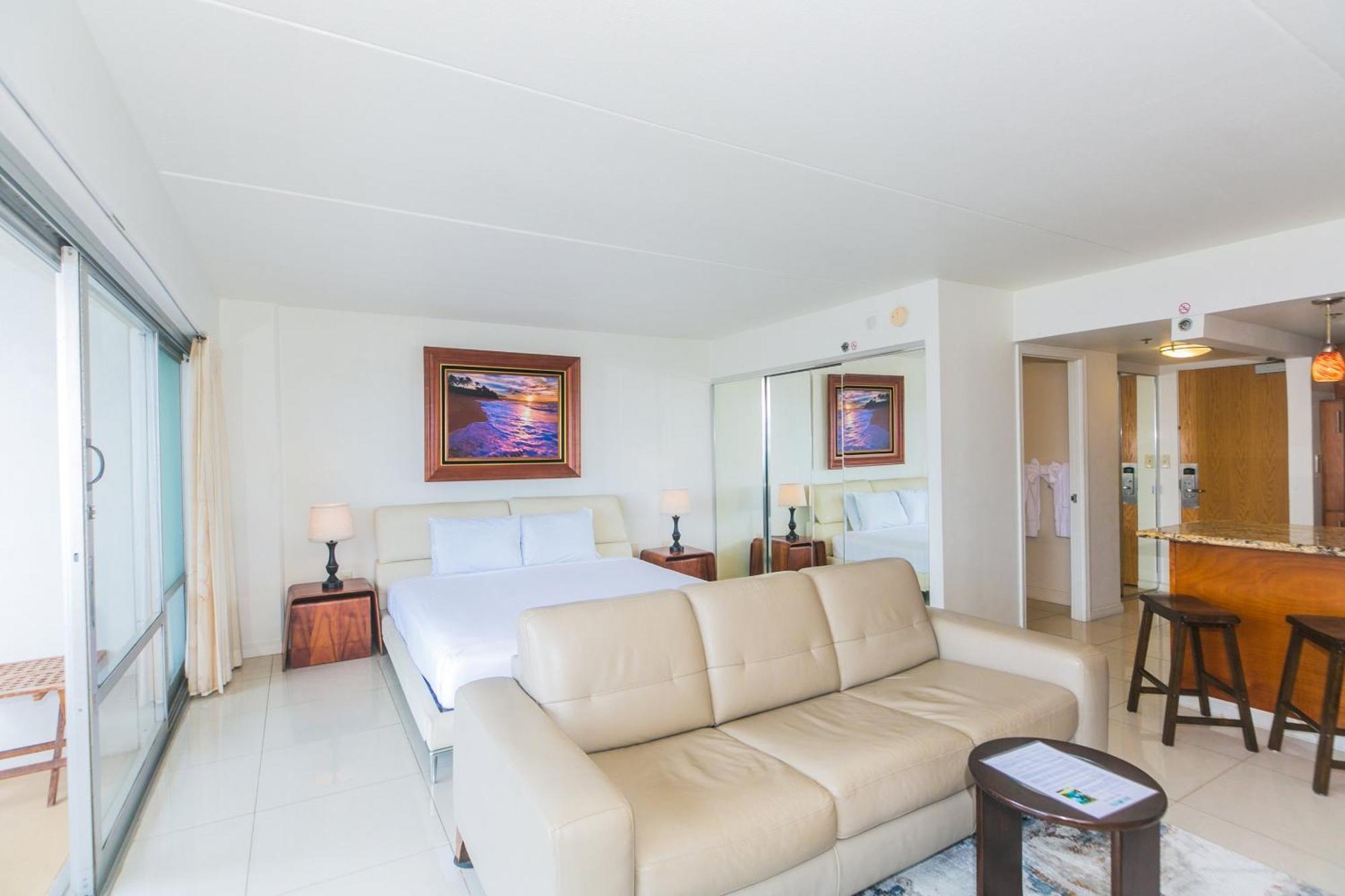 Apartment Ilikai Tower 1027