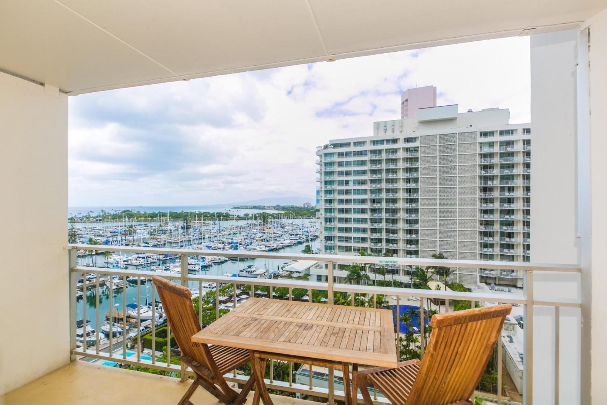 Apartment Ilikai Tower 1027 Honolulu
