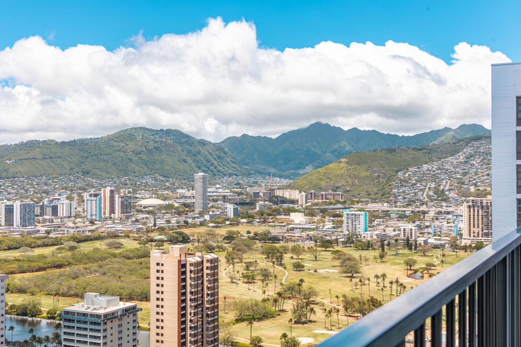 Lovely 1br Ocean View Condo, Near + Parking! Honolulu