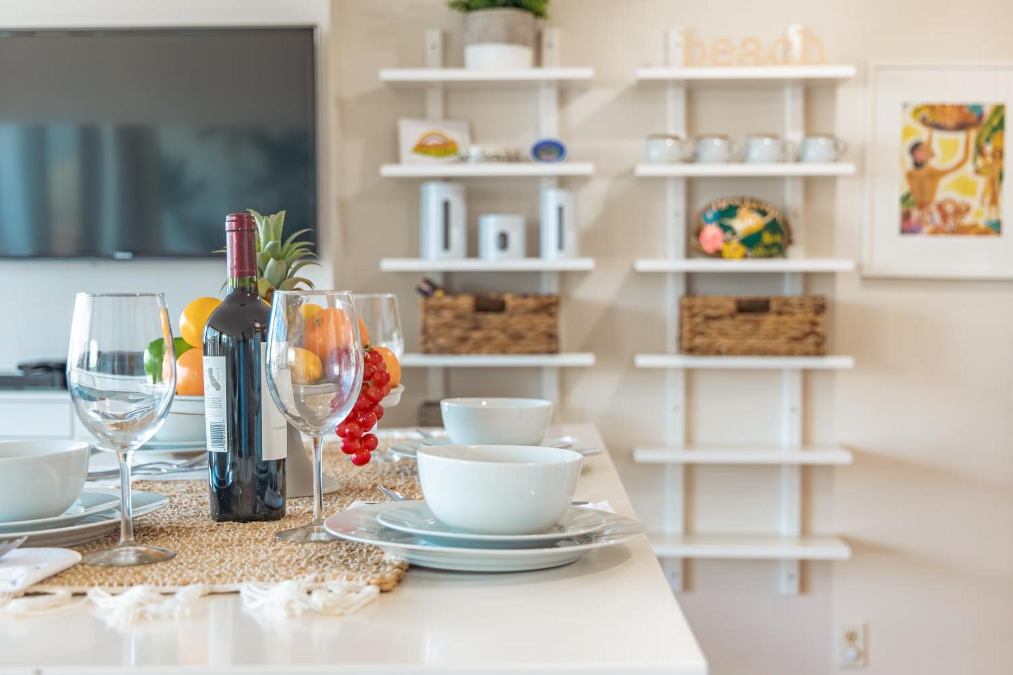 Lovely 1br Ocean View Condo, Near + Parking!