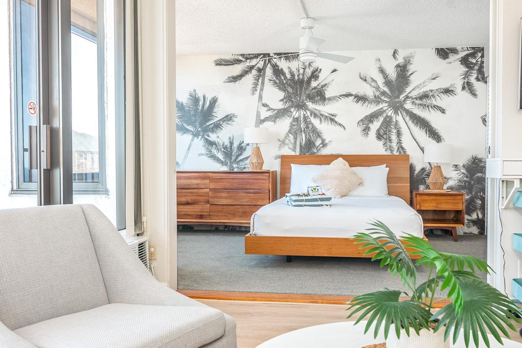 Apartment Lovely 1br Ocean View Condo, Near + Parking! *