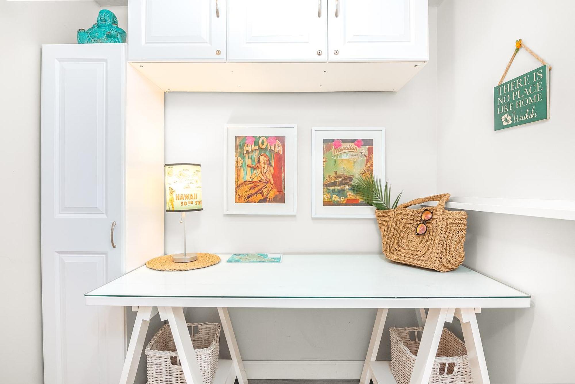 Apartment Lovely 1br Ocean View Condo, Near + Parking! *