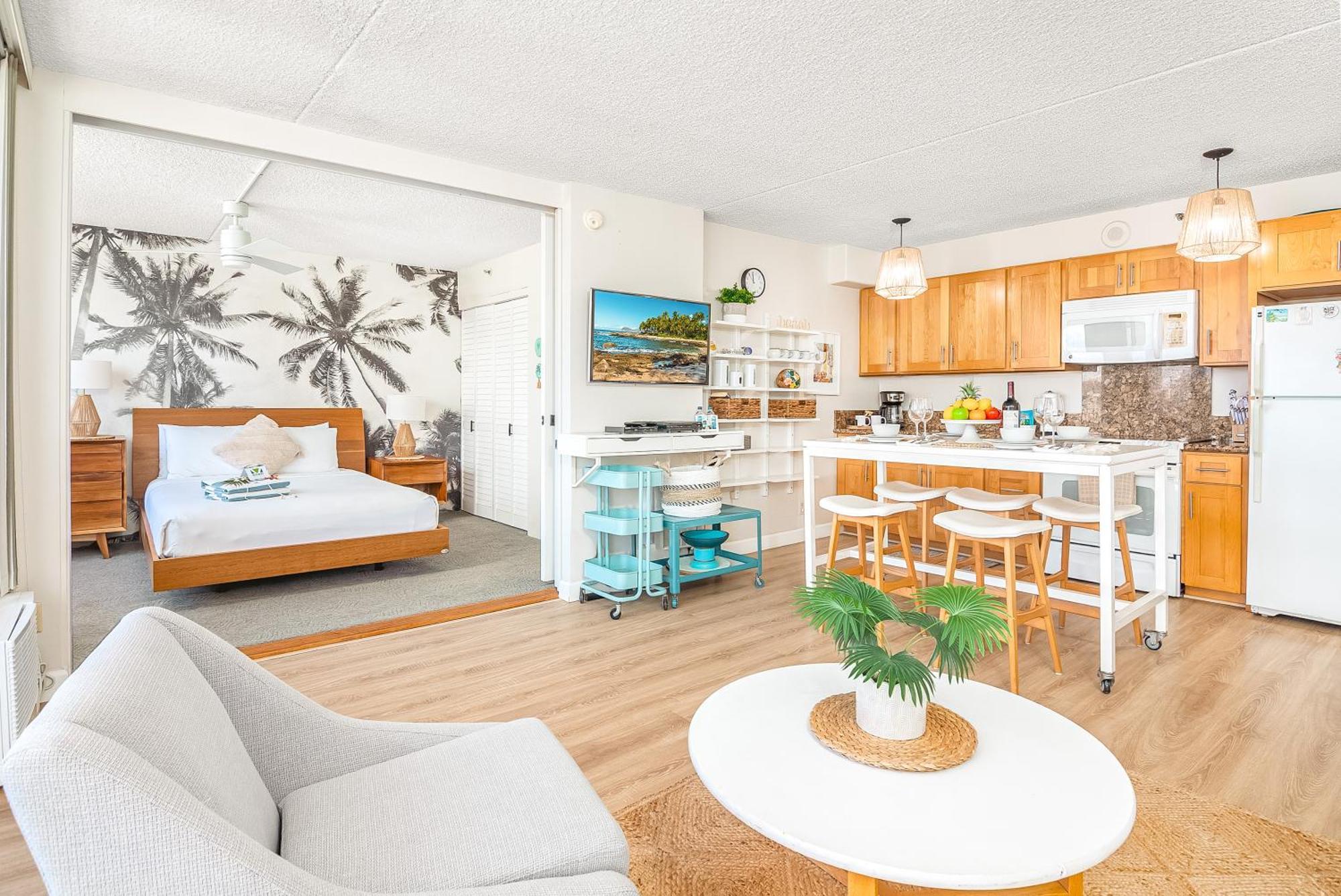 Lovely 1br Ocean View Condo, Near + Parking!