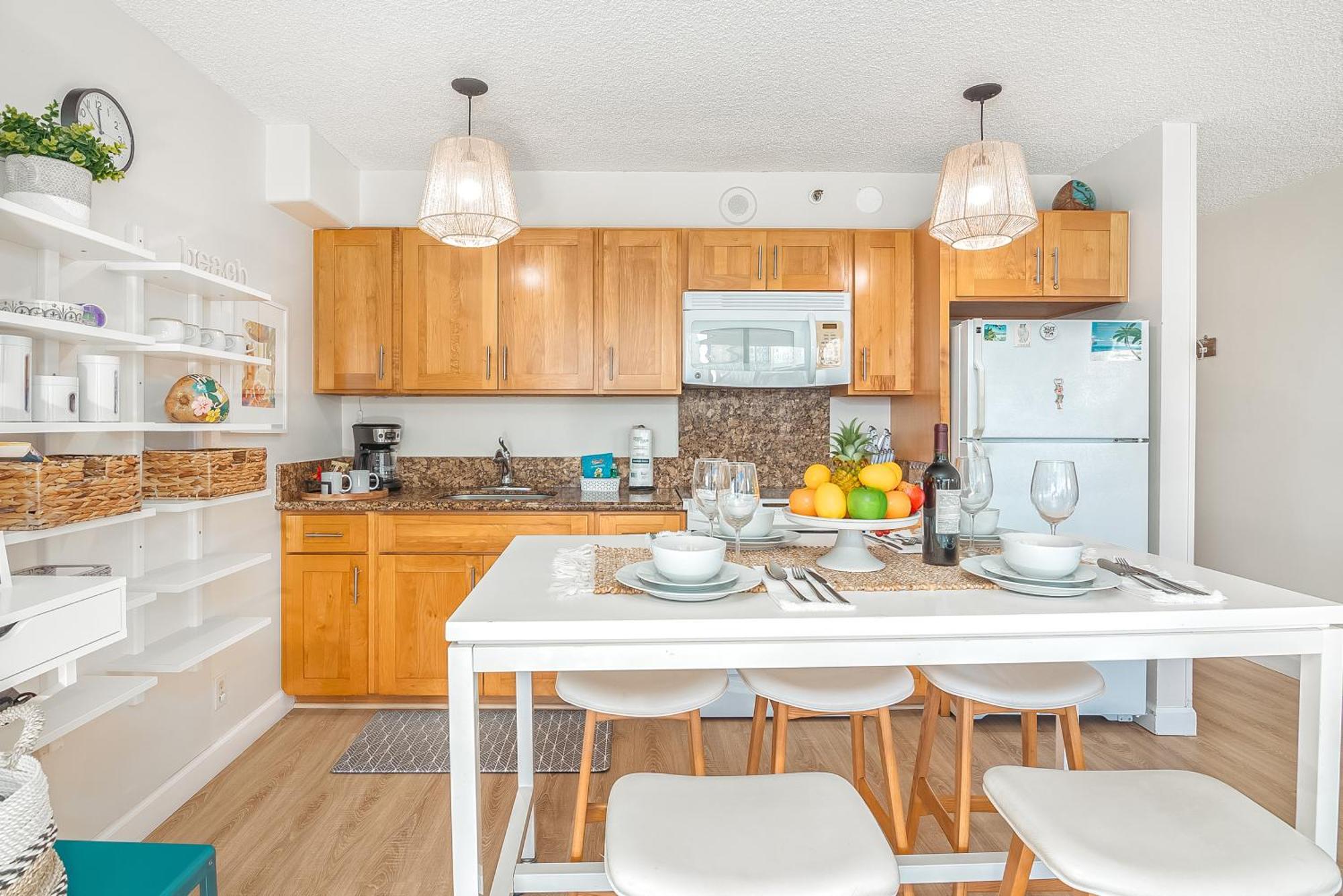 Apartment Lovely 1br Ocean View Condo, Near + Parking!