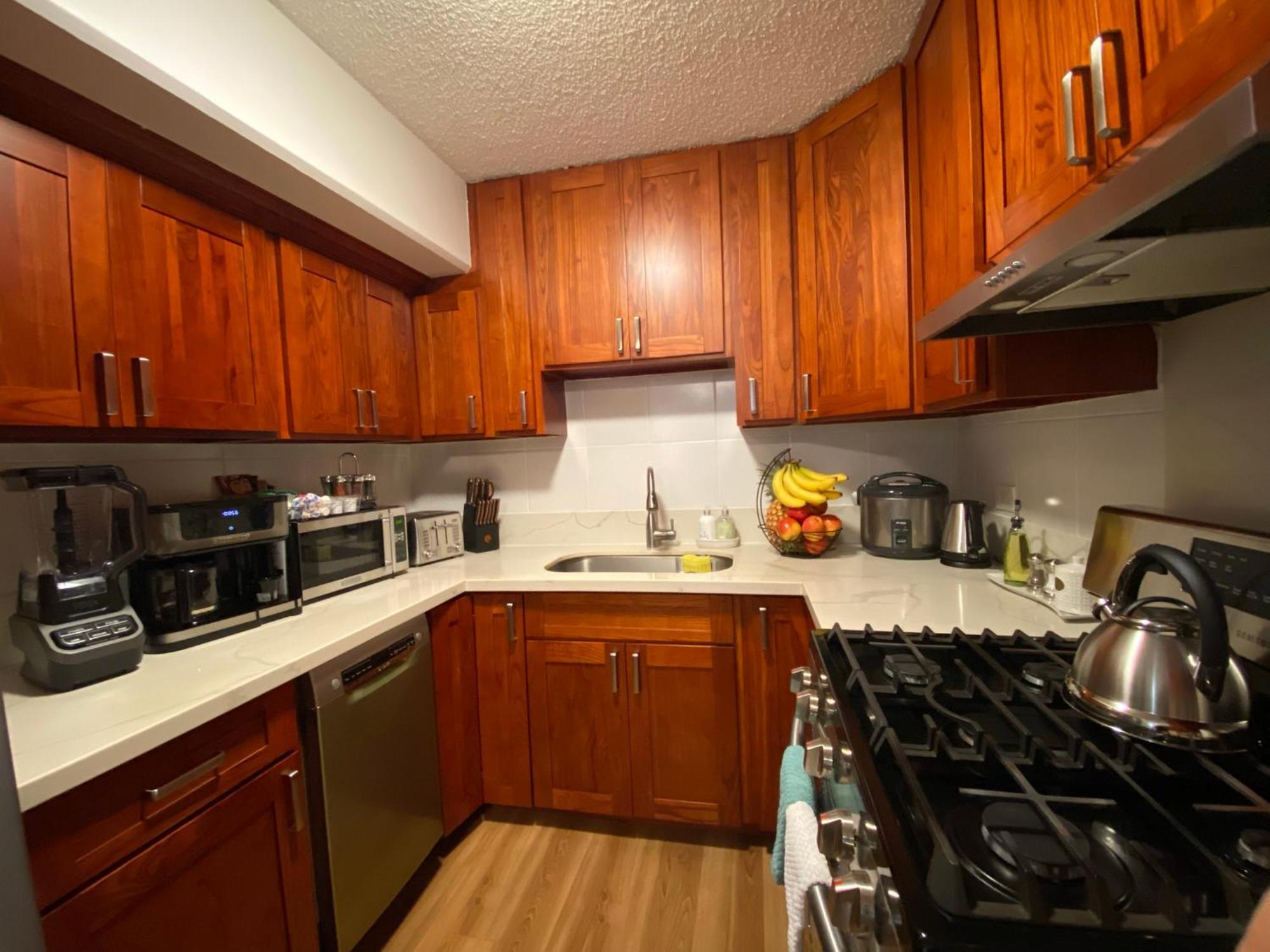 Cozy 2beds,2baths, Free Parking At Waikiki