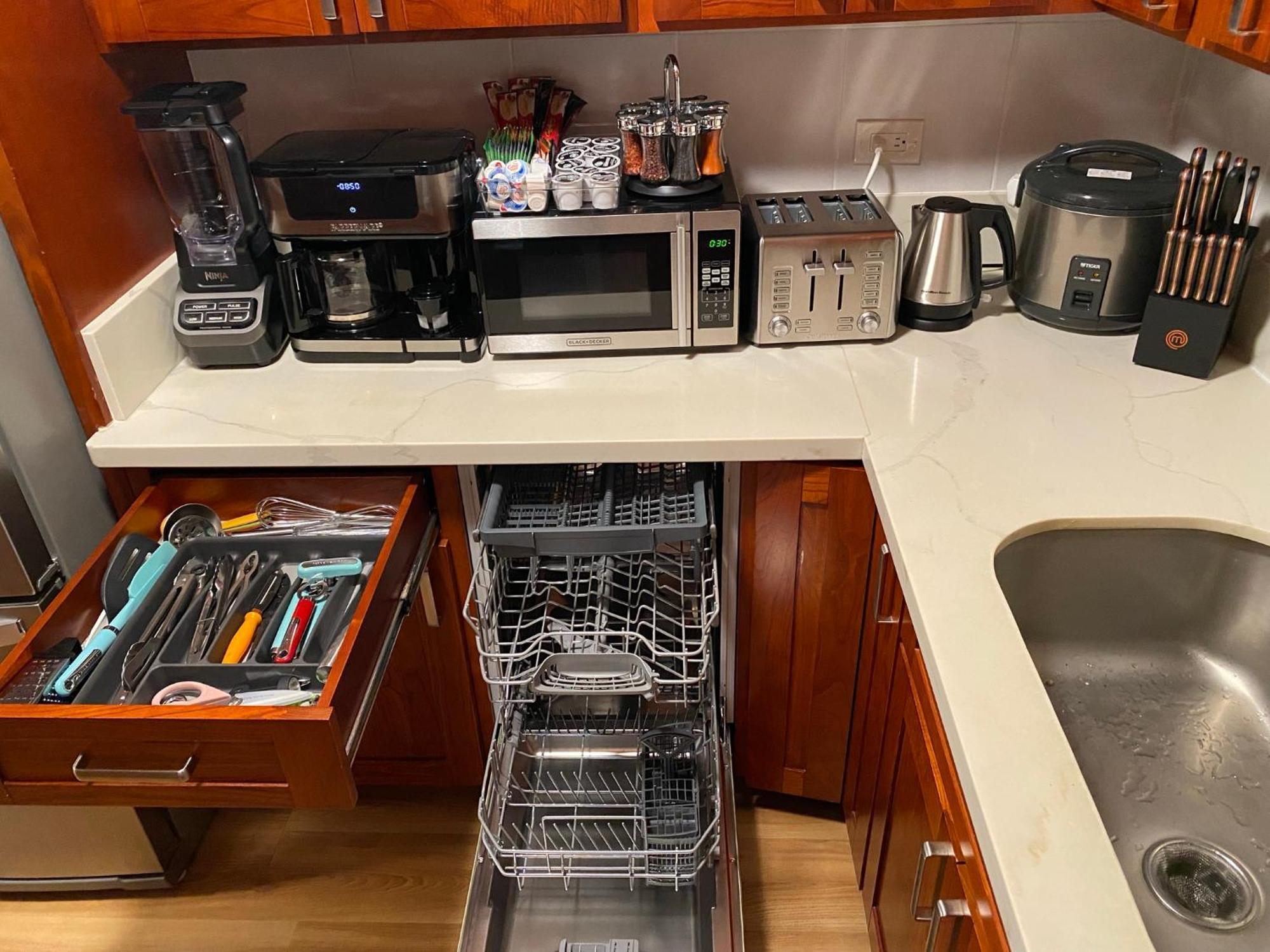 Cozy 2beds,2baths, Free Parking At Waikiki * Honolulu