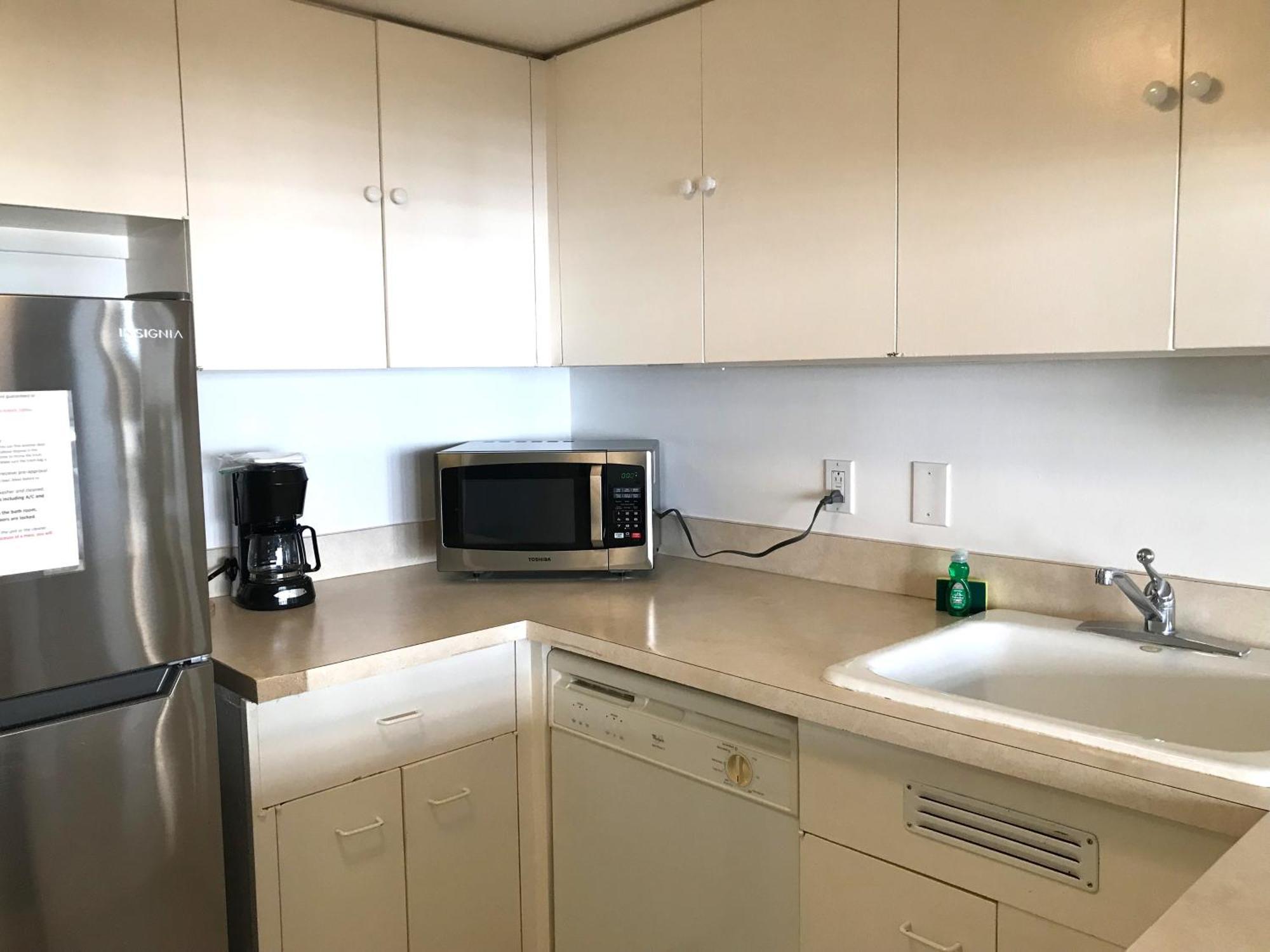 Ilikai 1042 - Spacious With Ocean-lagoon Views
