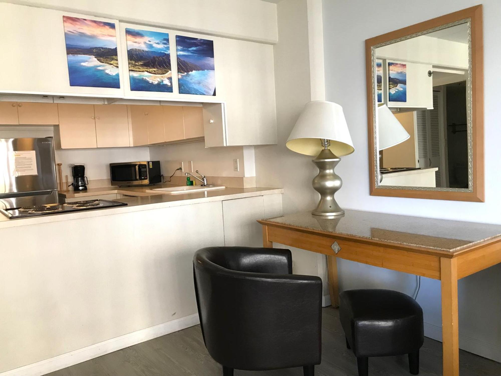 Ilikai 1042 - Spacious With Ocean-lagoon Views