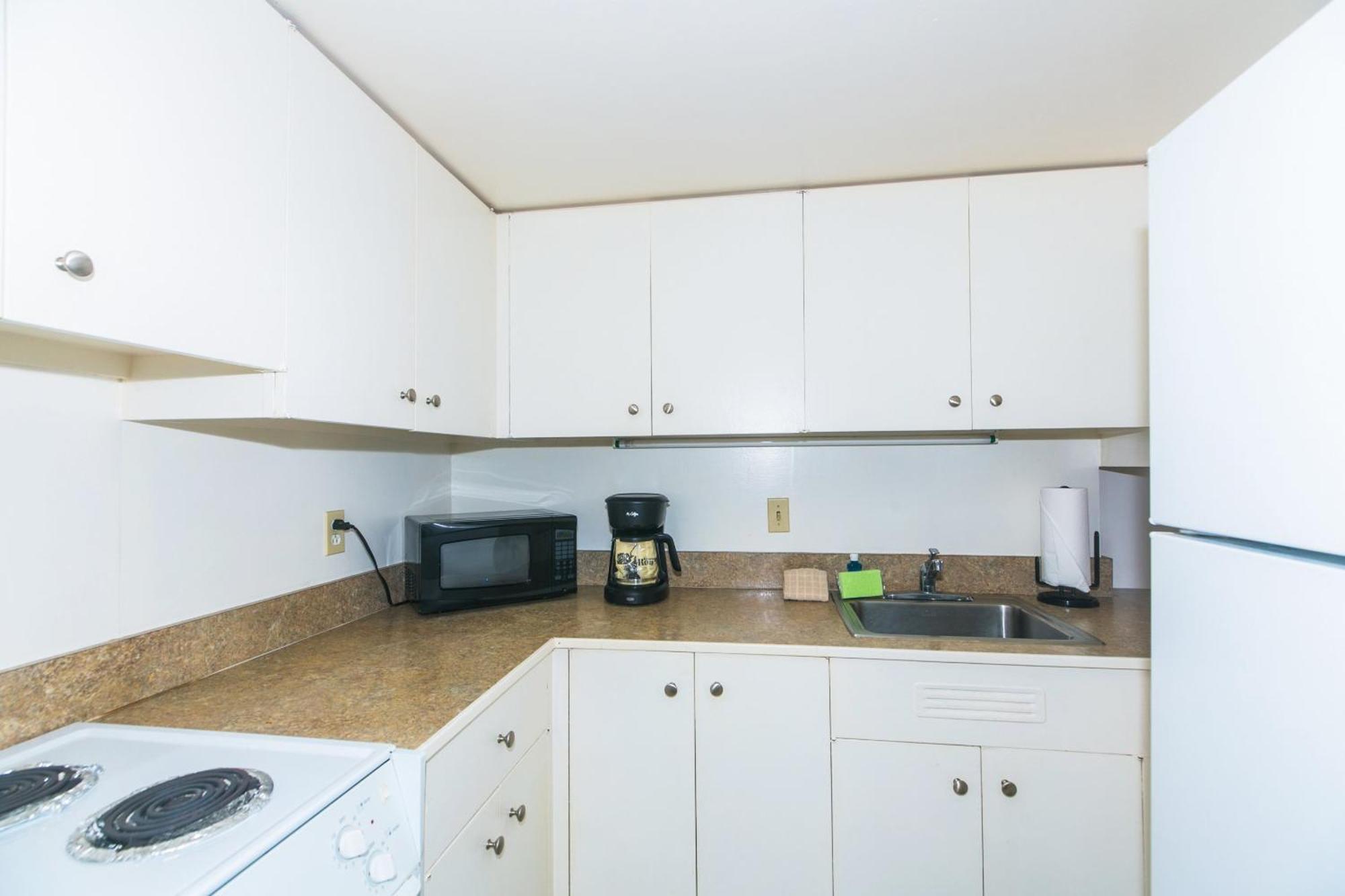 Ilikai Tower 1127 Yacht Harbor View 1br Apartment