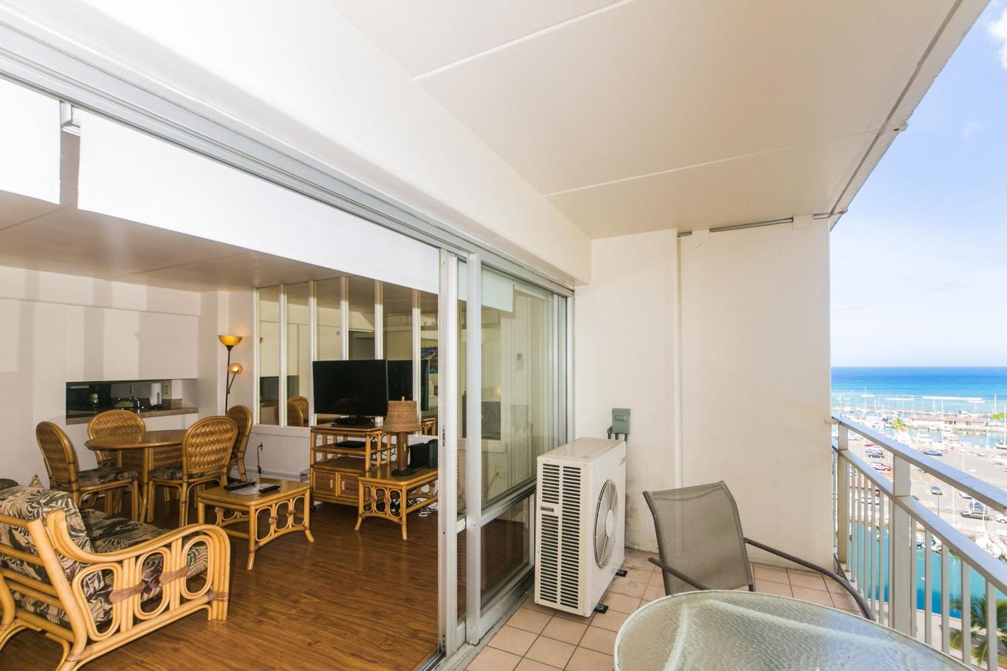 Ilikai Tower 1127 Yacht Harbor View 1br *