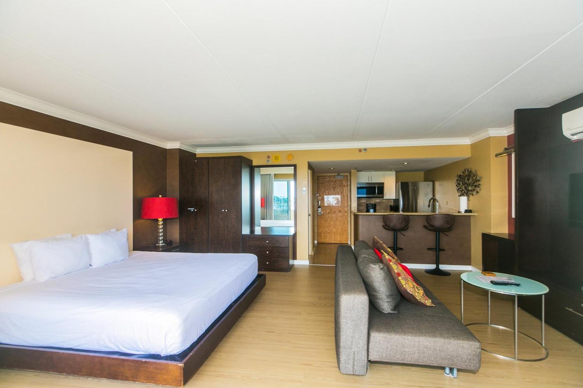 Ilikai Tower One Bedroom Harbor View * Honolulu