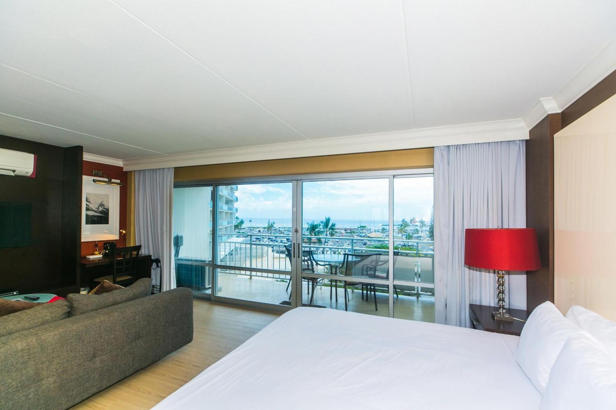 Ilikai Tower One Bedroom Harbor View * Honolulu