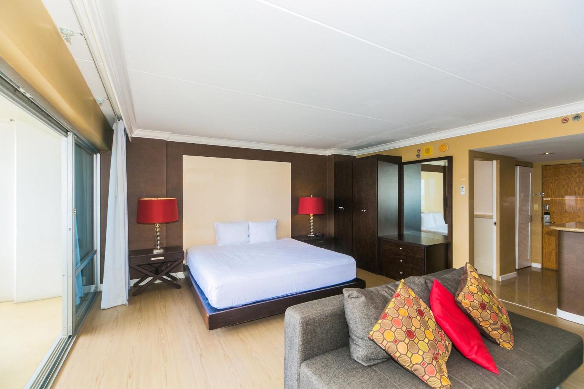 Ilikai Tower One Bedroom Harbor View Apartment Honolulu