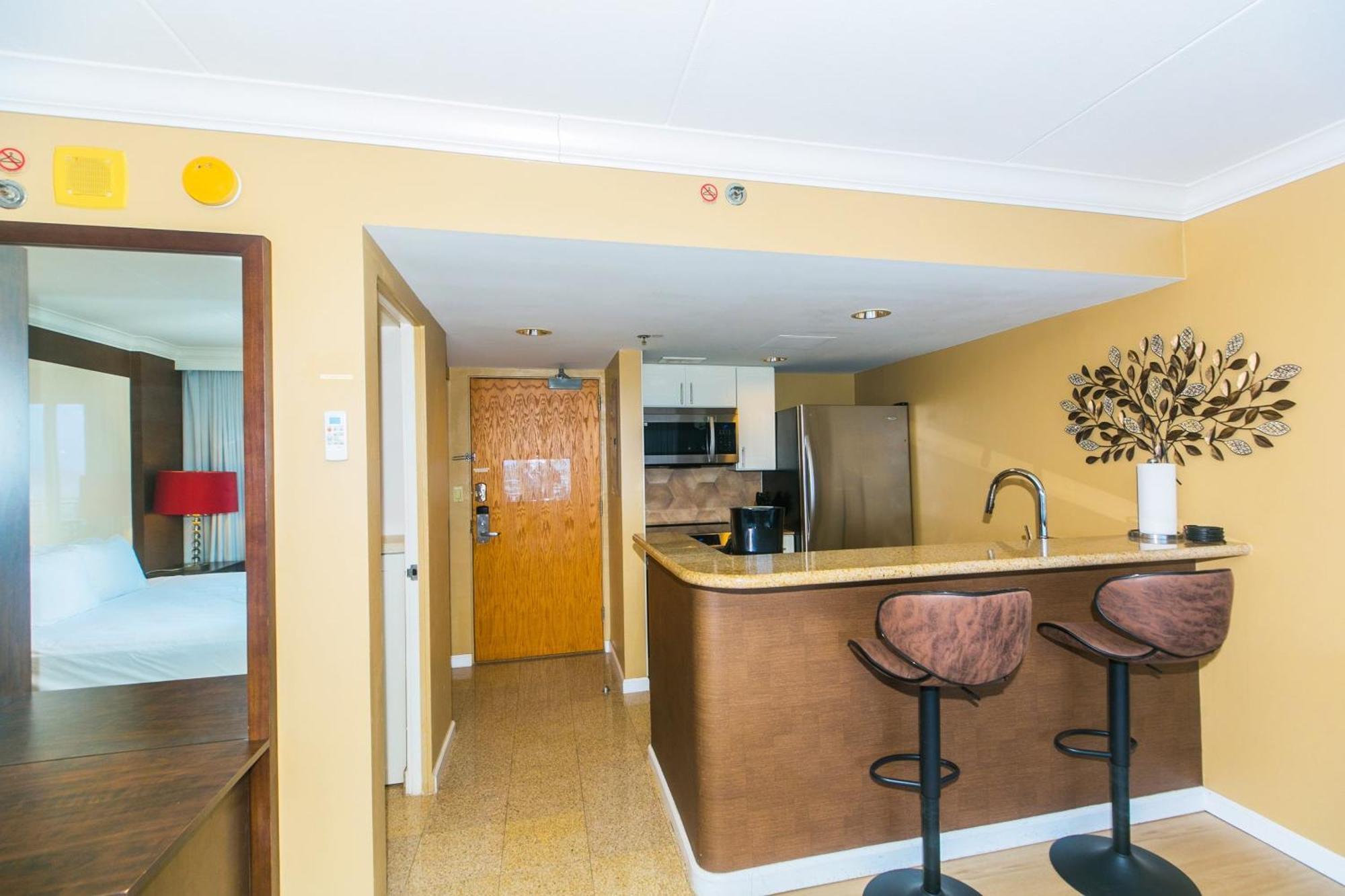 Ilikai Tower One Bedroom Harbor View Apartment