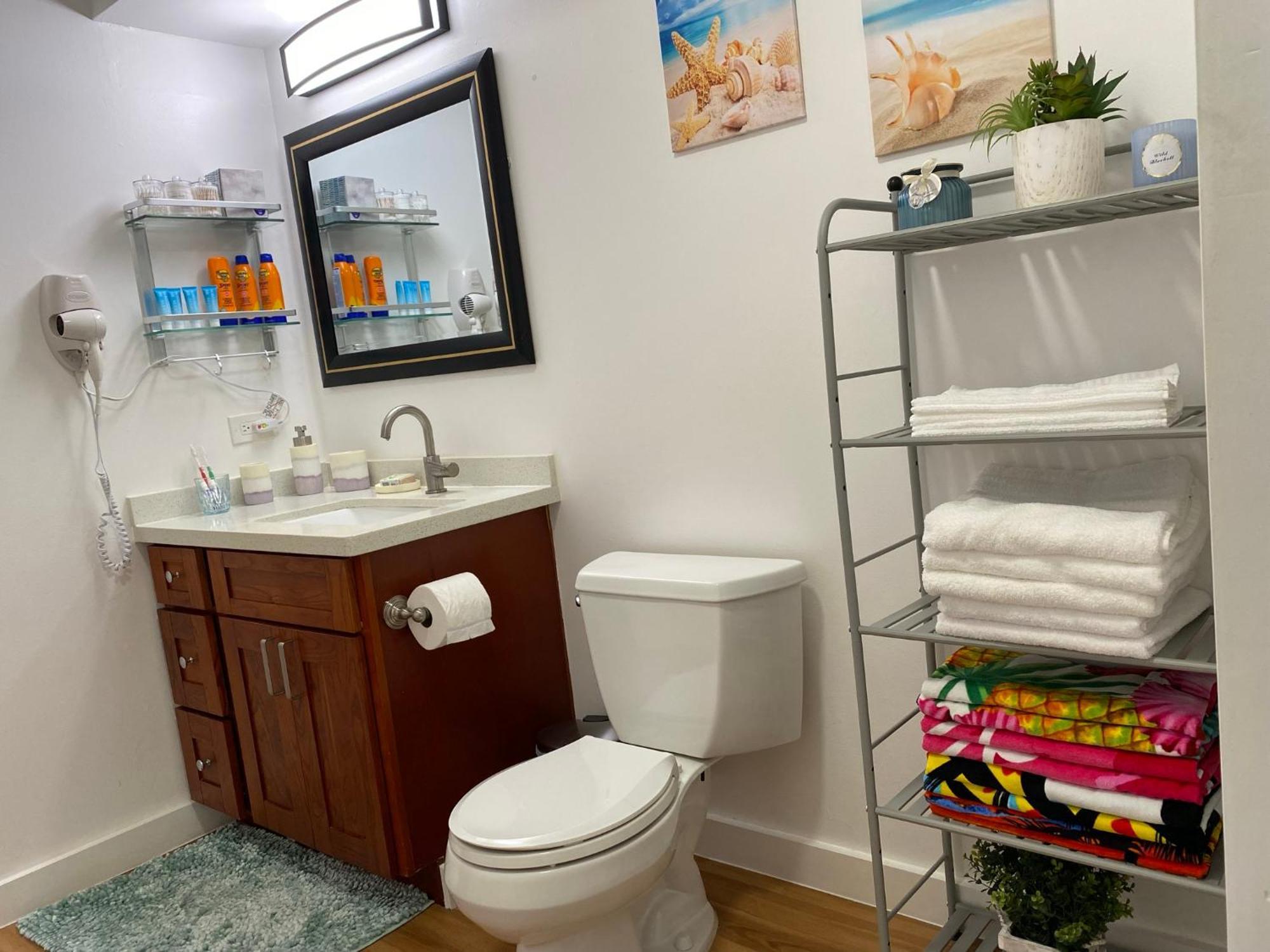 Cozy 2beds,2baths, Free Parking At Waikiki *
