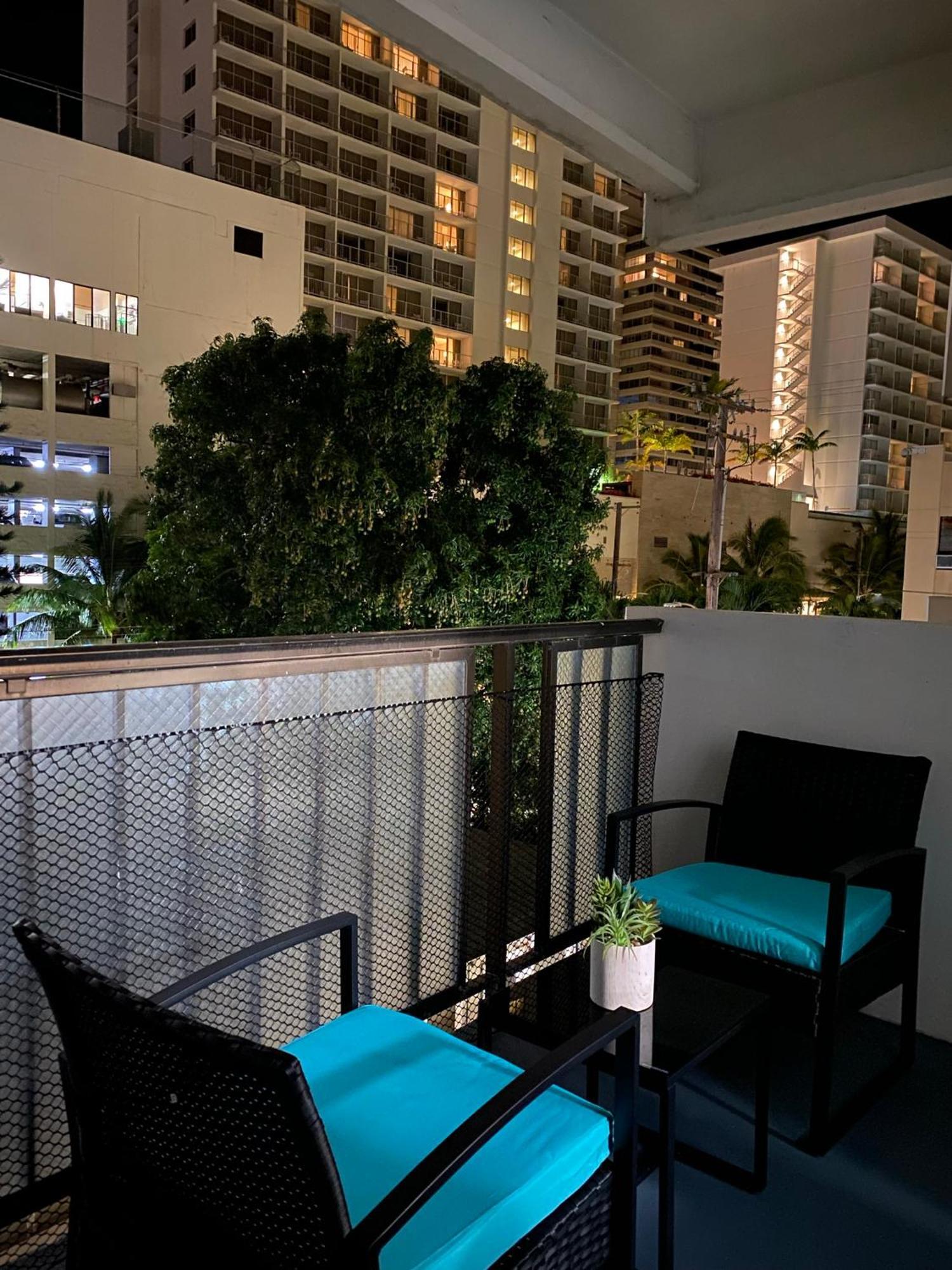 Cozy 2beds,2baths, Free Parking At Waikiki *