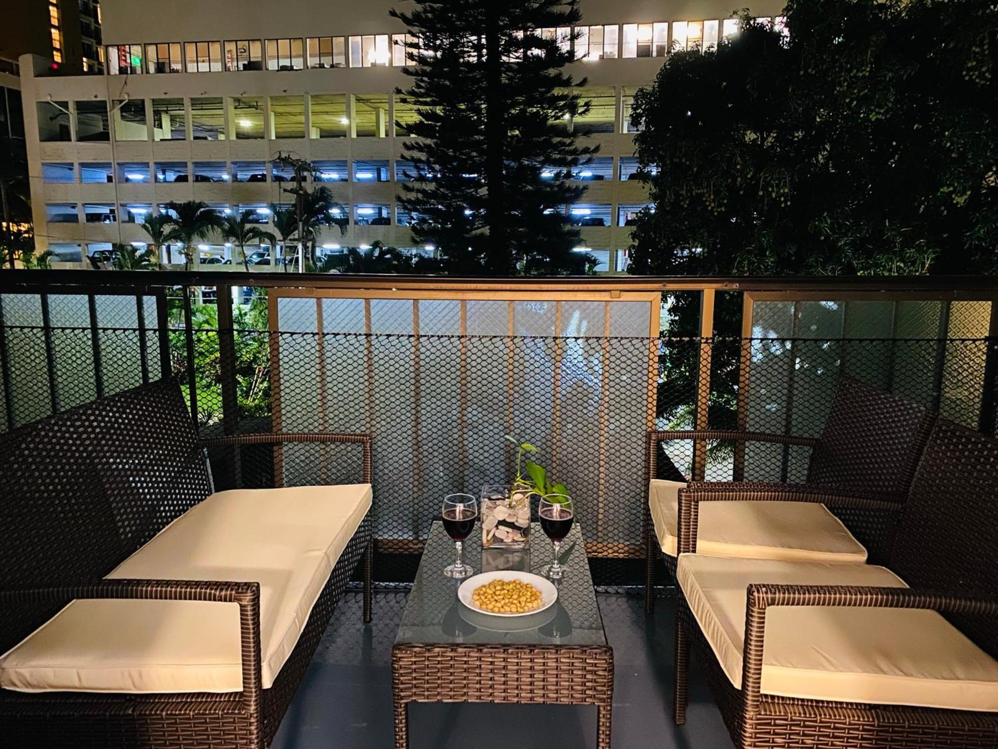 Cozy 2beds,2baths, Free Parking At Waikiki *