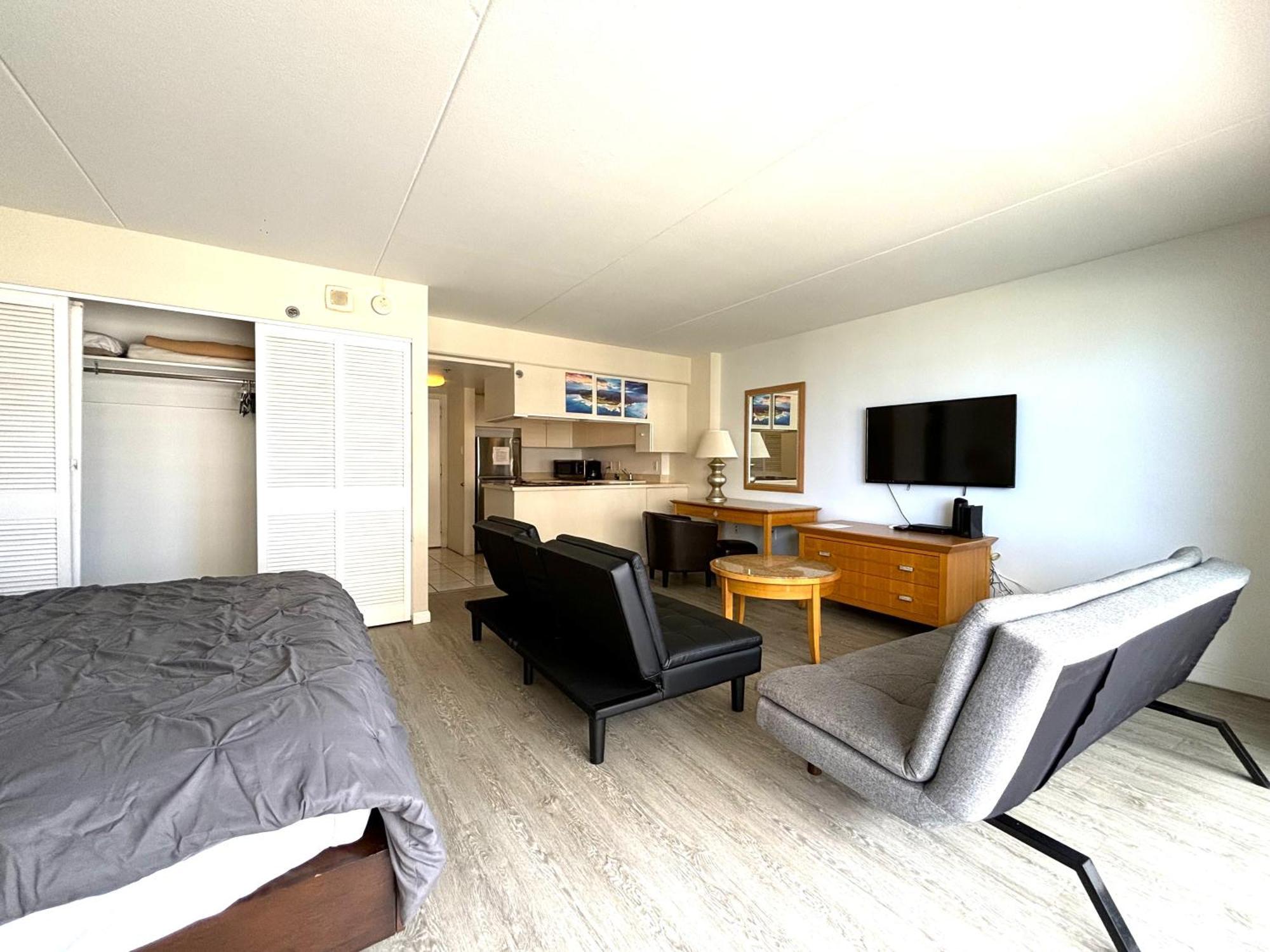 Ilikai 1042 - Spacious With Ocean-lagoon Views Holiday home