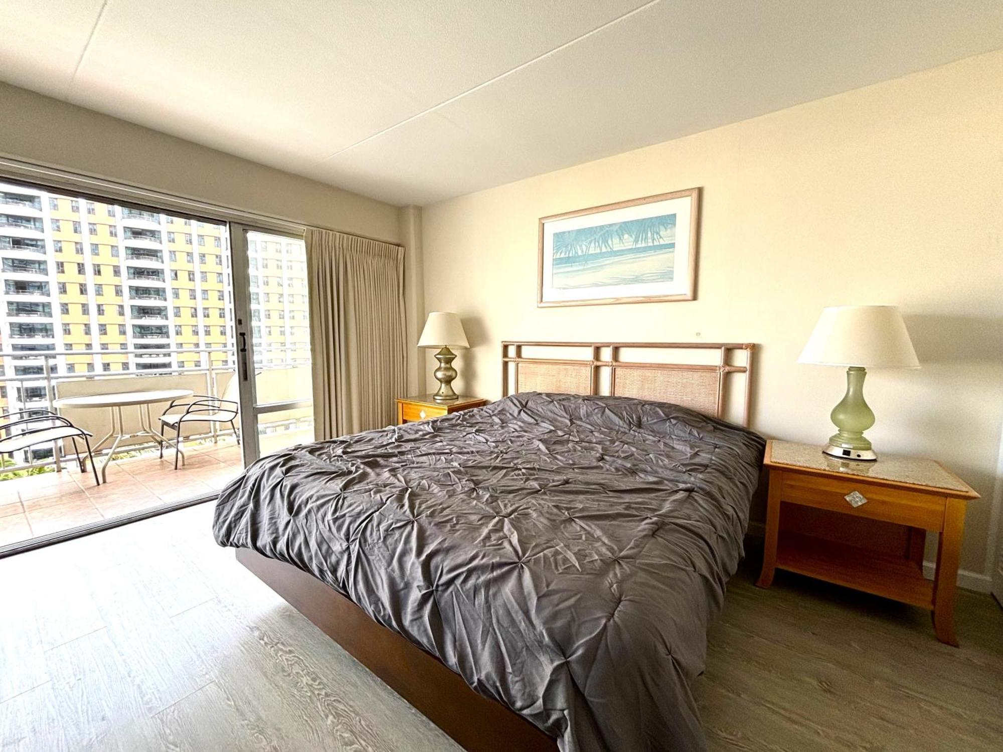 Ilikai 1042 - Spacious With Ocean-lagoon Views Holiday home