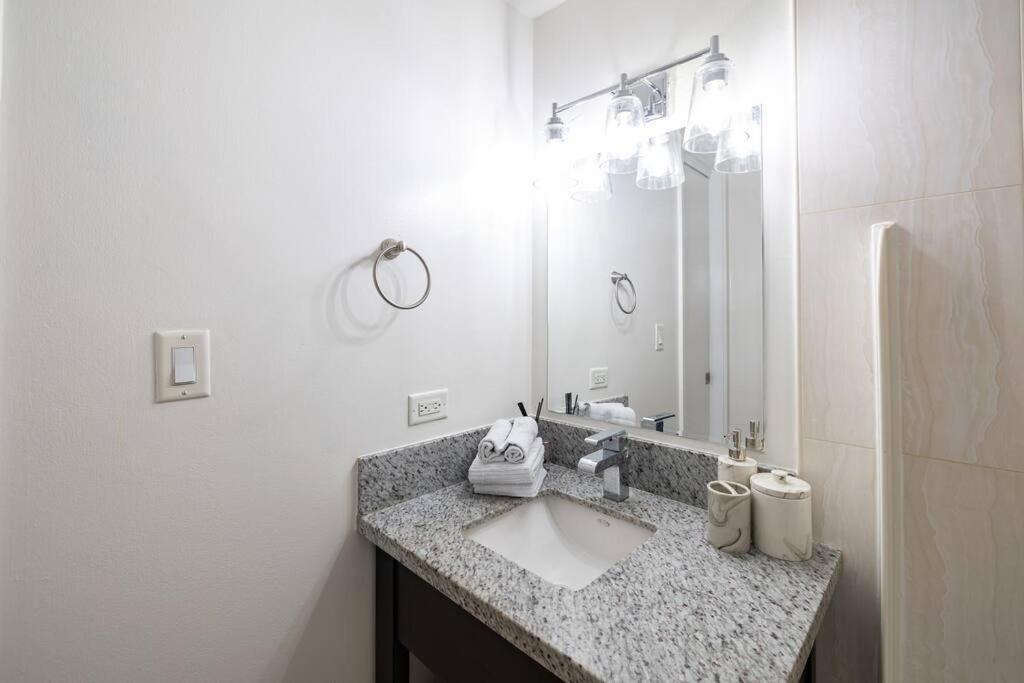 Waikiki 1bedroom Luxury Condo! Honolulu