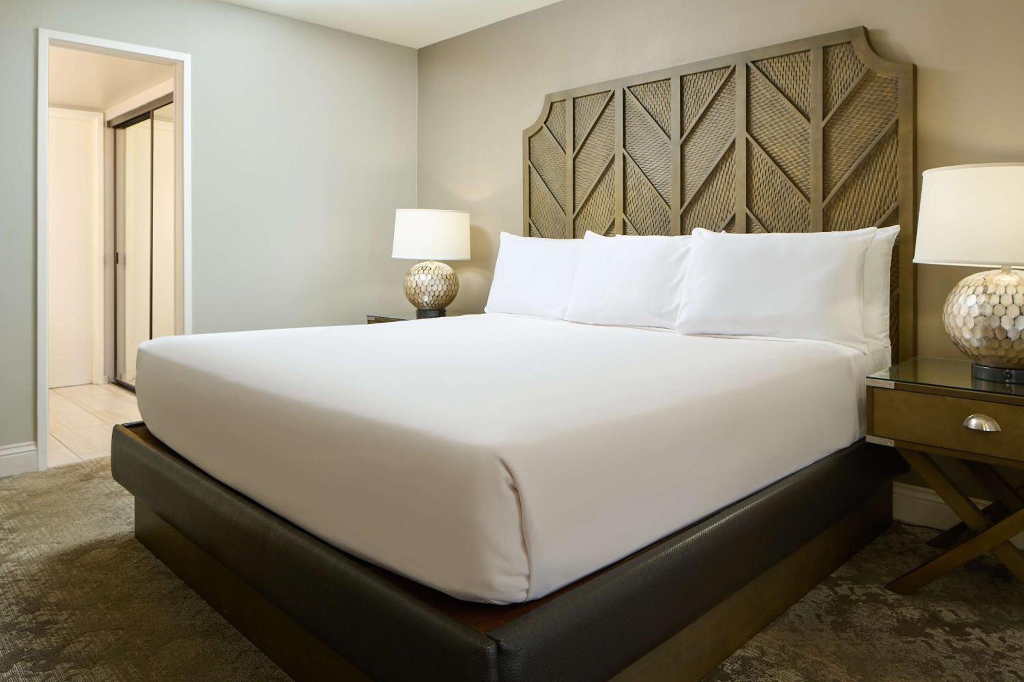 Aston Waikiki Tower Aparthotel 5*