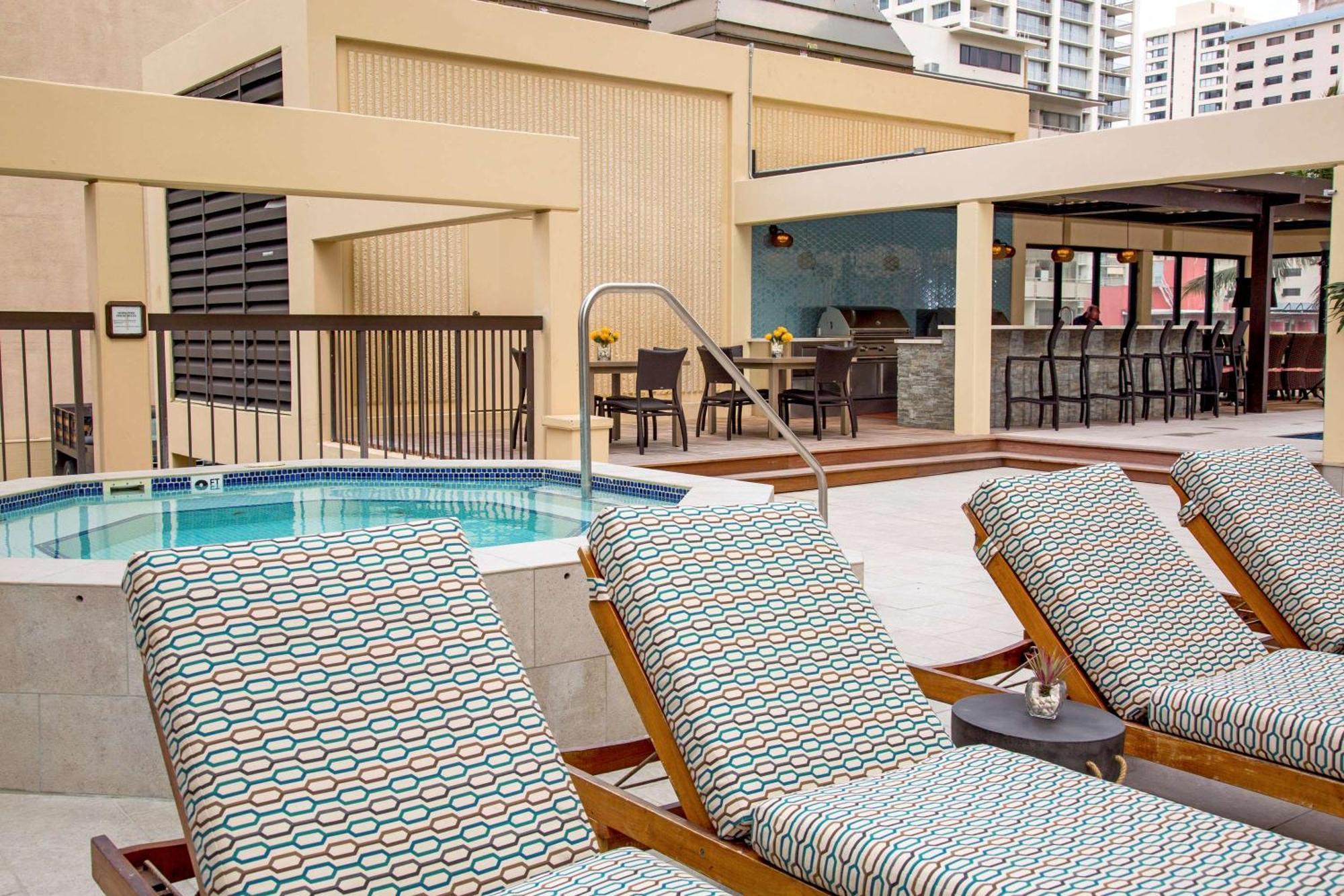Aparthotel Aston Waikiki Tower 5*