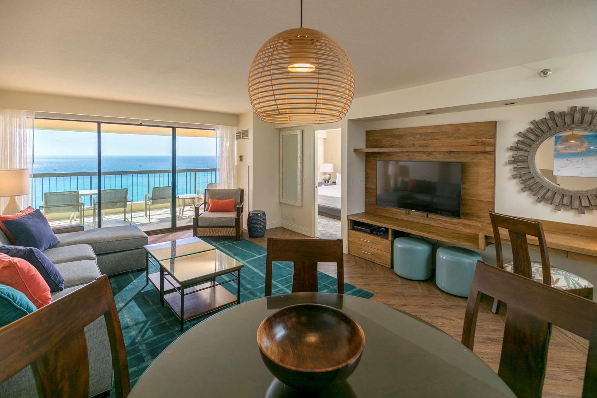 Aston Waikiki Tower 5*
